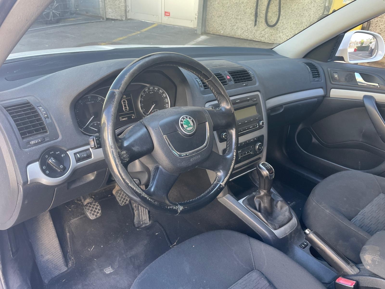 SKODA Octavia Combi 1.8 TSI Ambition 4x4-image-7