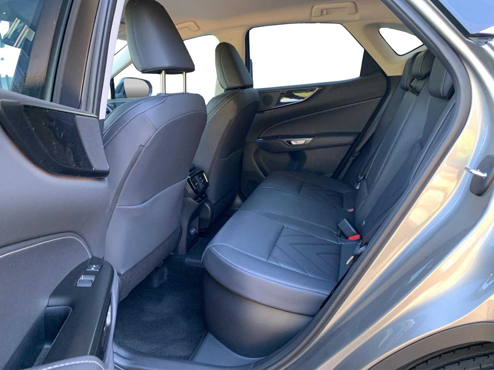 LEXUS NX 450h+ Comfort-image-9