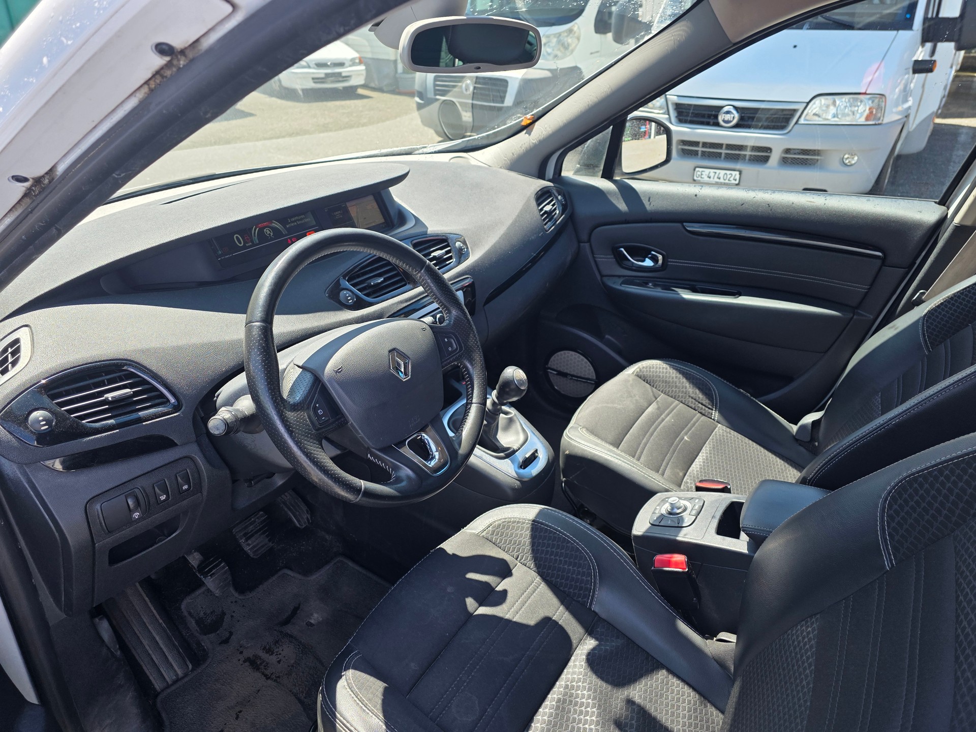 RENAULT Grand Scénic 1.2 16V Turbo Bose-image-7