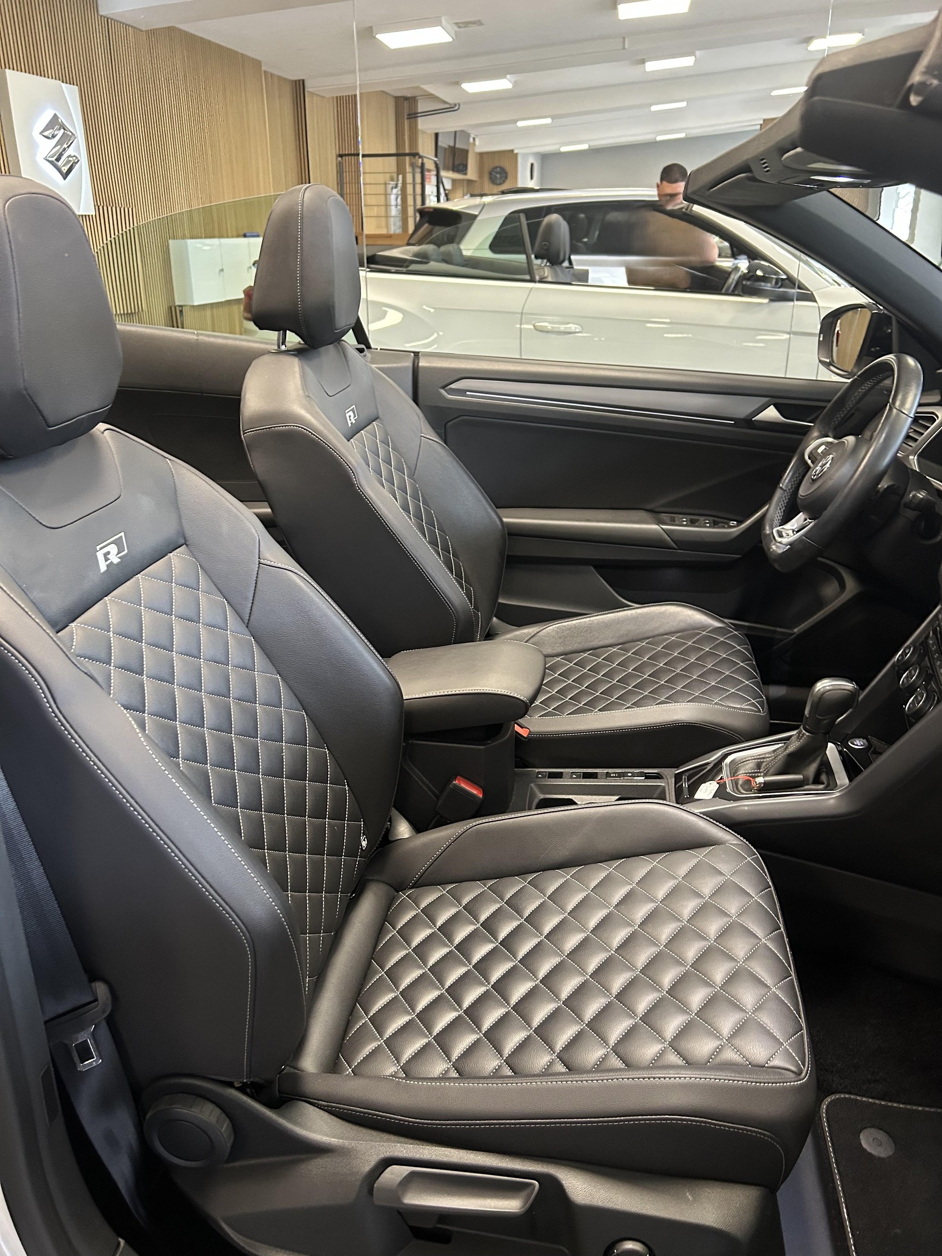VW T-Roc Cabriolet 1.5 TSI R-Line DSG-image-23