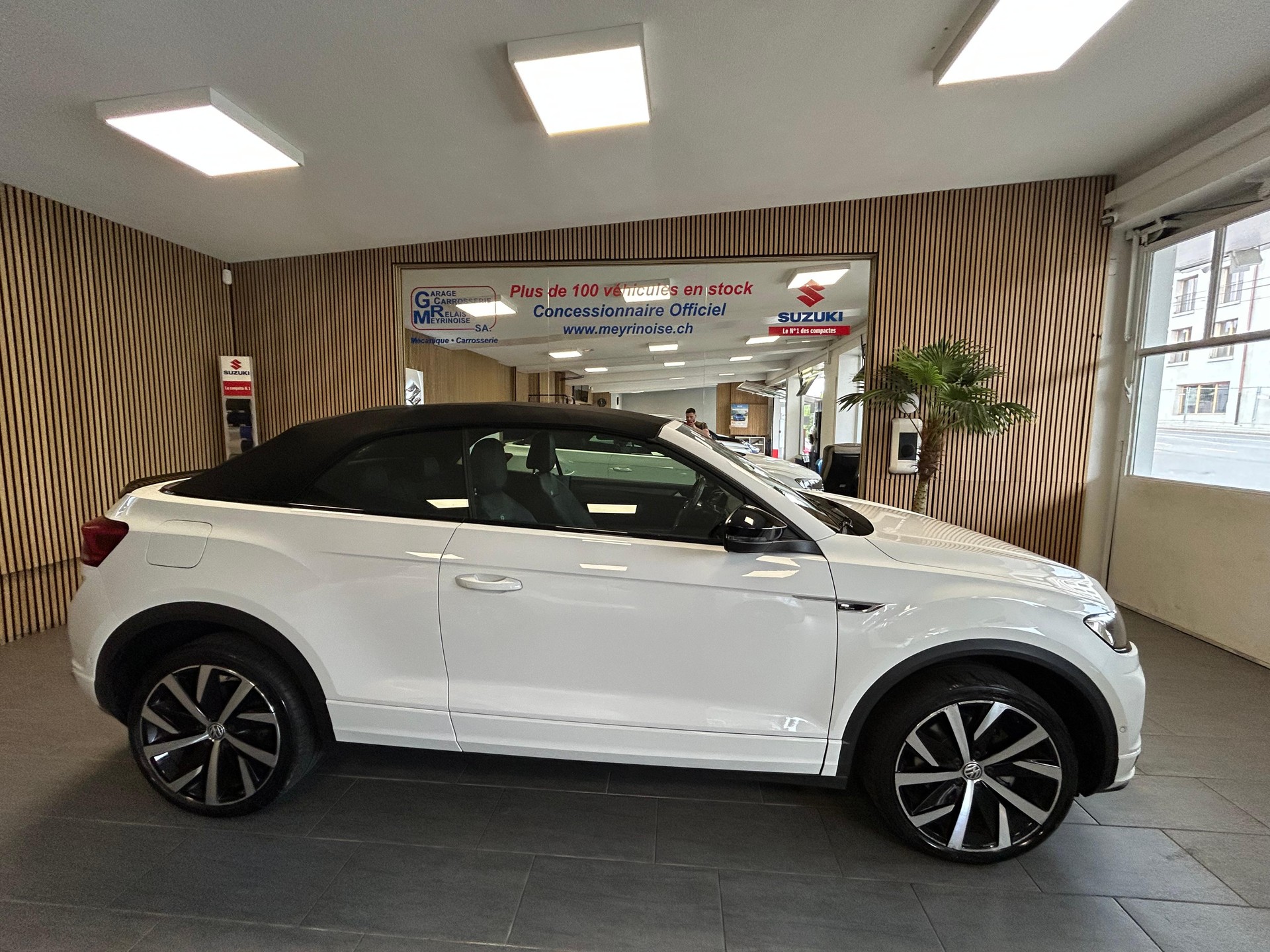 VW T-Roc Cabriolet 1.5 TSI R-Line DSG-showroom-element-1