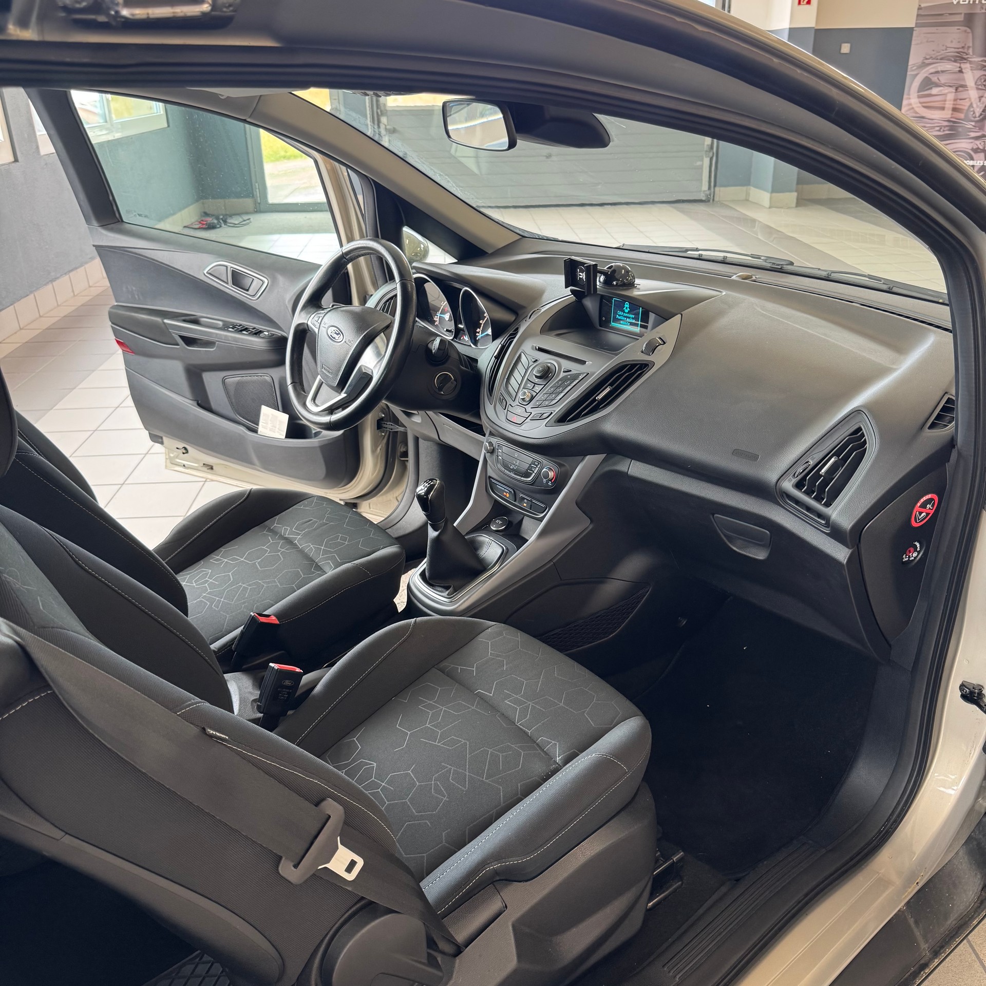 FORD B-Max 1.0 SCTi Titanium-image-8