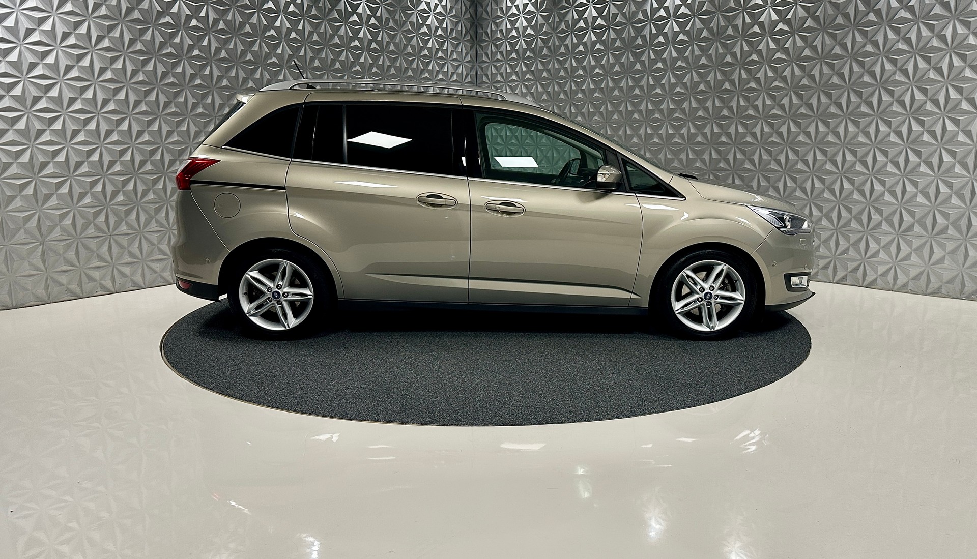 FORD GrC-Max 1.5 SCTi Titanium Automat **7-PLÄTZER**-image-3