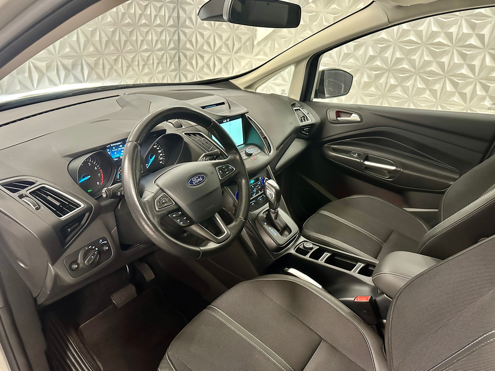 FORD GrC-Max 1.5 SCTi Titanium Automat **7-PLÄTZER**-image-9
