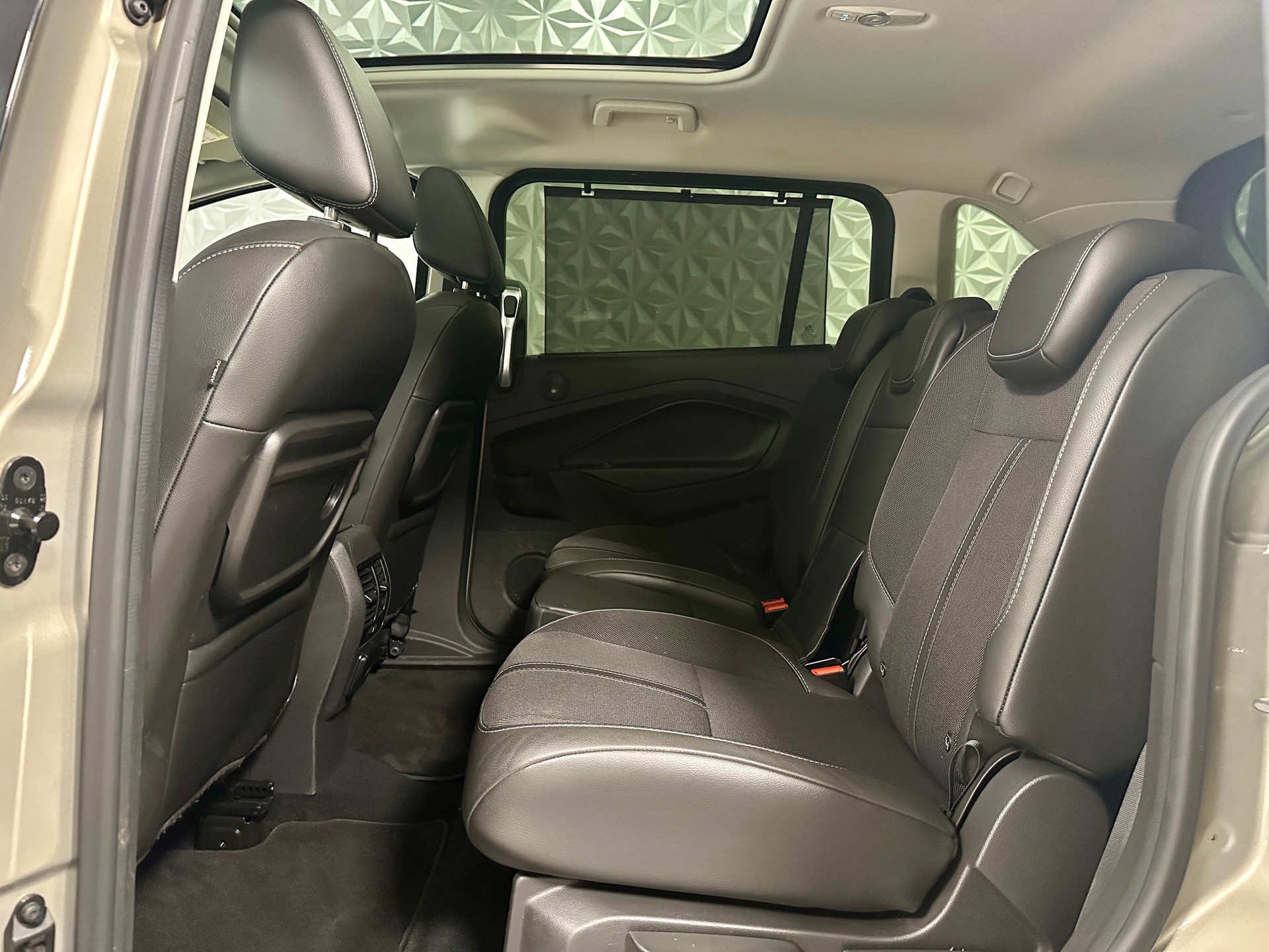 FORD GrC-Max 1.5 SCTi Titanium Automat **7-PLÄTZER**-image-13