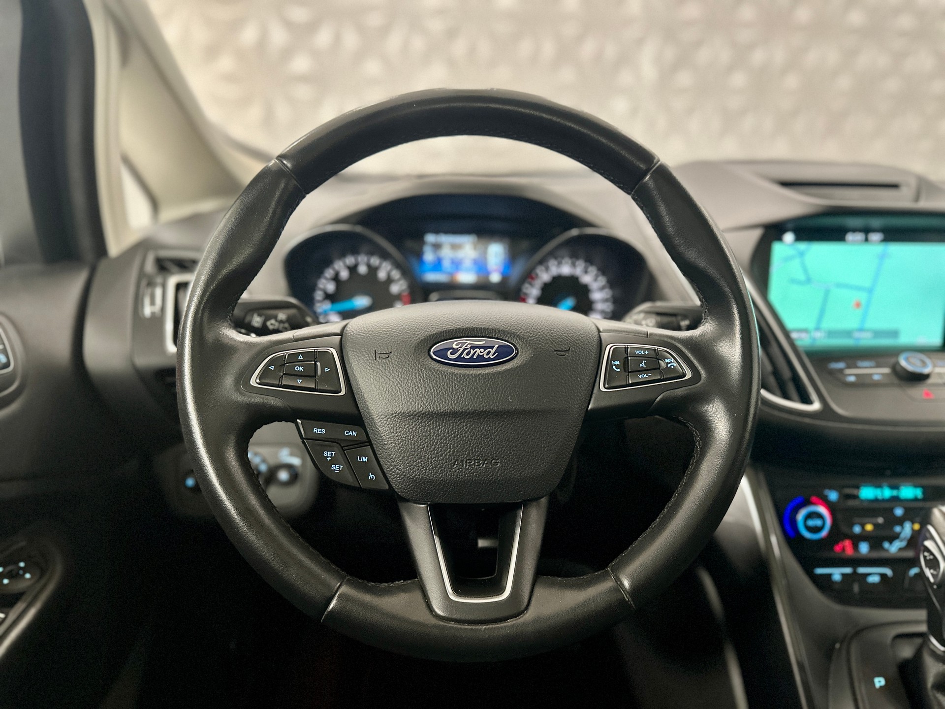 FORD GrC-Max 1.5 SCTi Titanium Automat **7-PLÄTZER**-image-22
