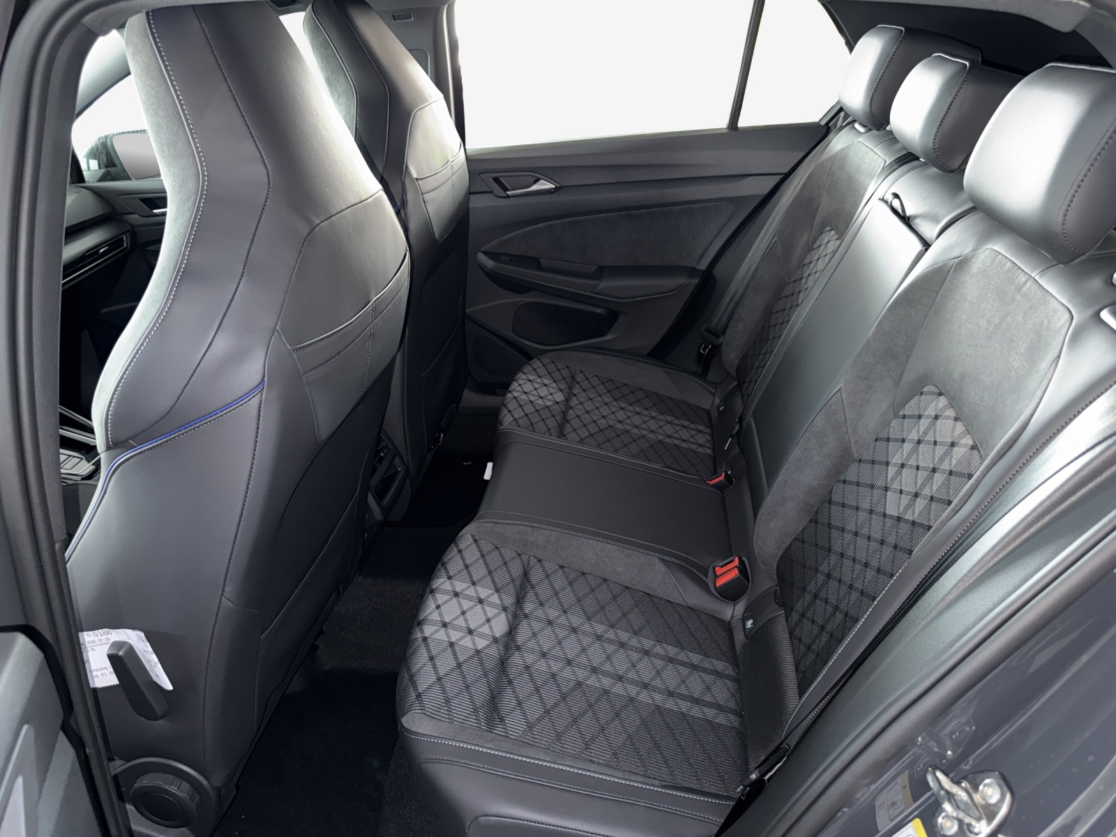 VW Golf 1.5 e TSI mHEV R-Line DSG-image-11