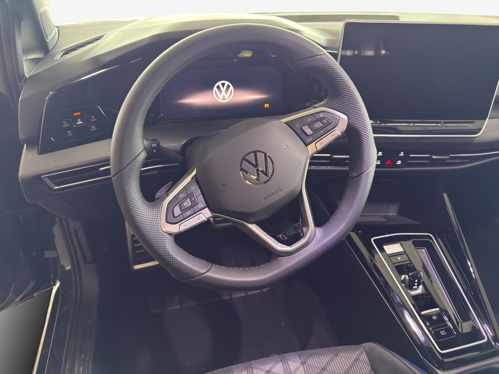 VW Golf 1.5 e TSI mHEV R-Line DSG-image-9
