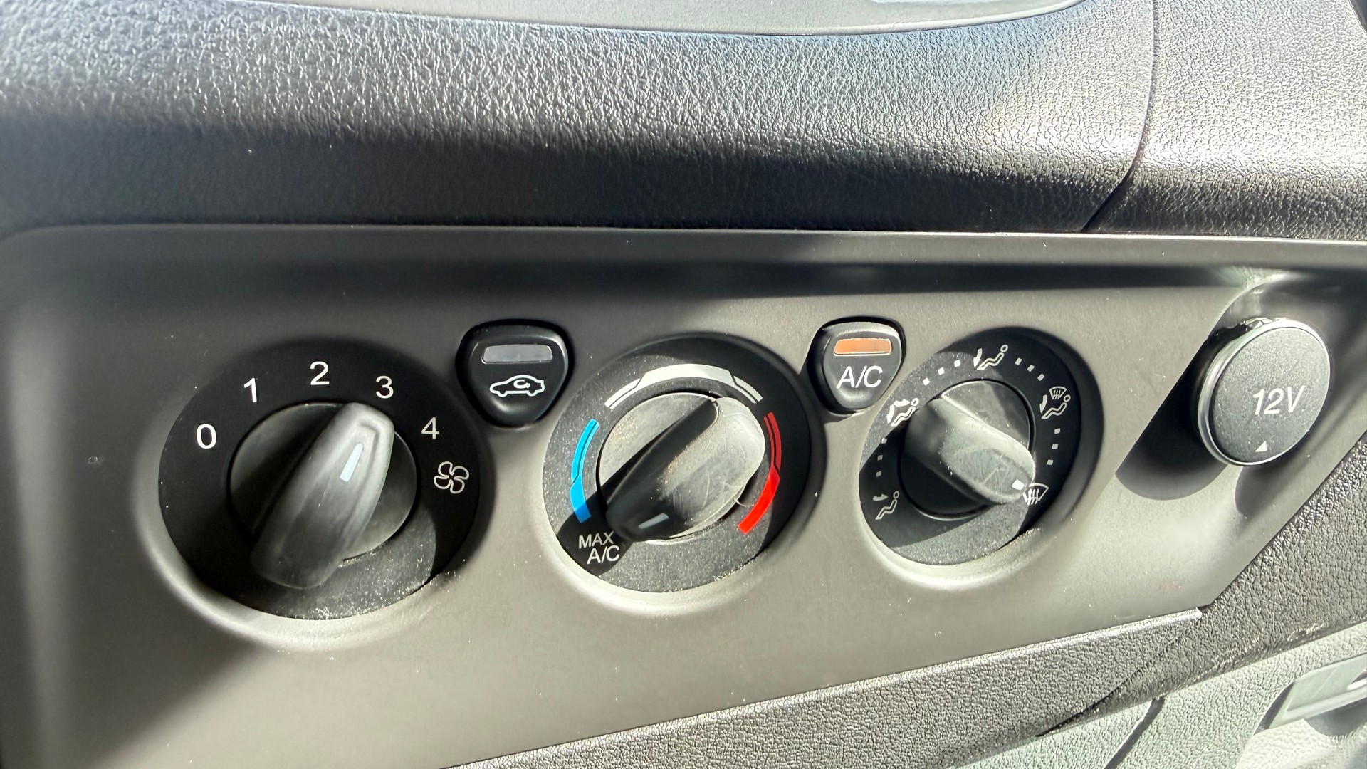 FORD V340 L1H1 Trend 2.0 Automat-image-8