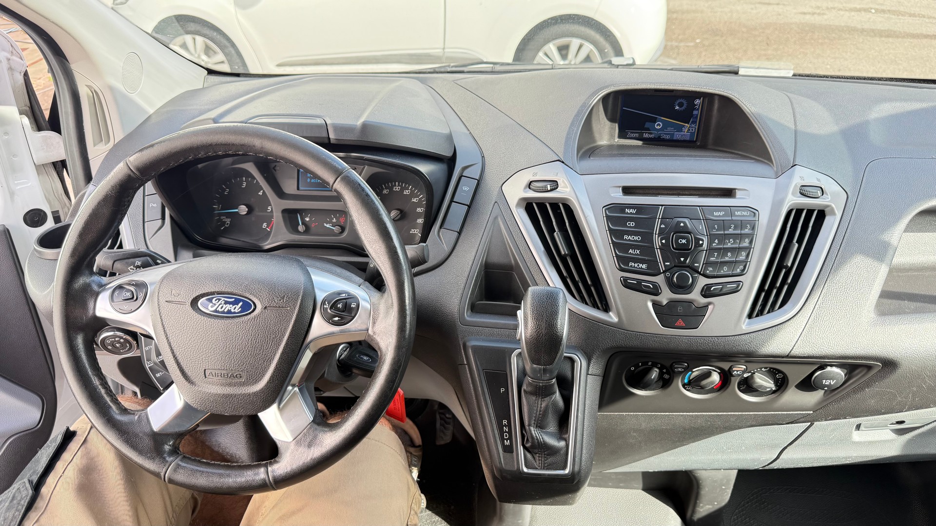 FORD V340 L1H1 Trend 2.0 Automat-image-6