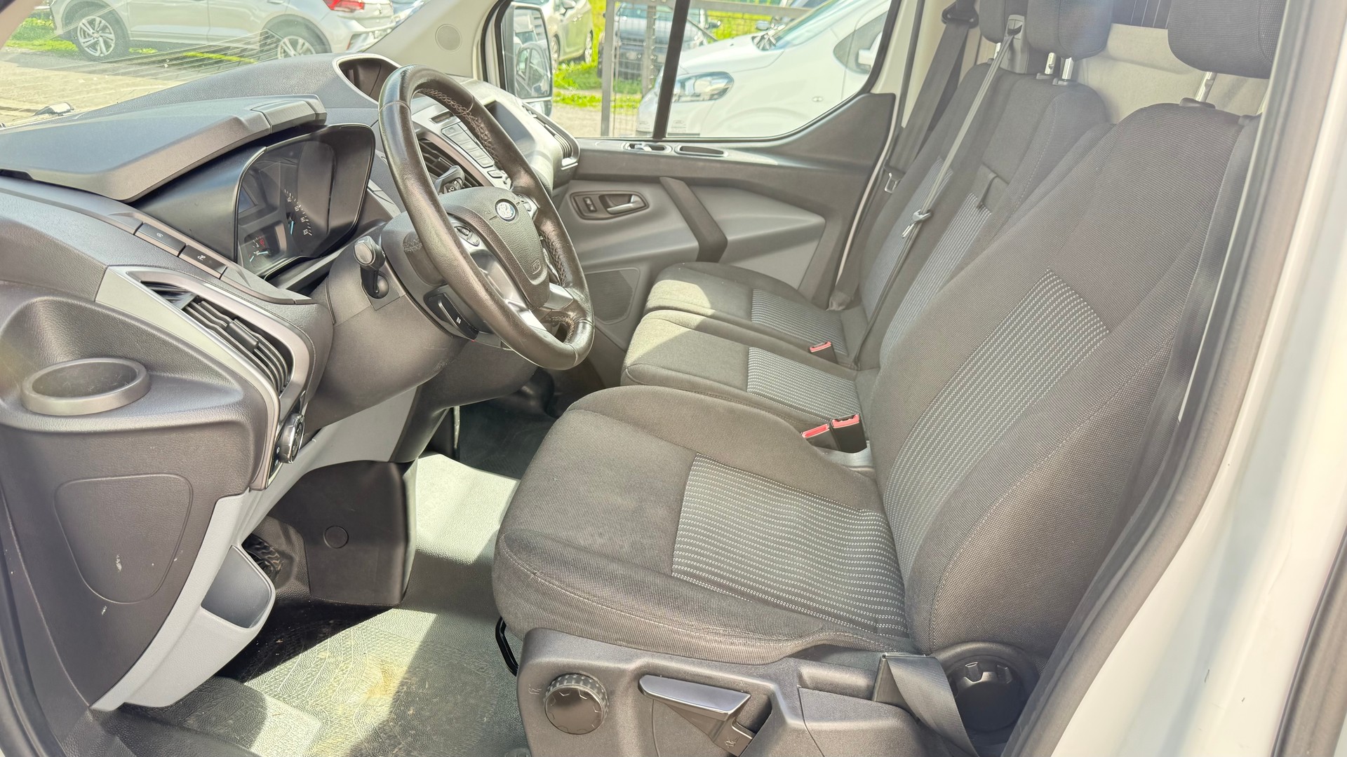 FORD V340 L1H1 Trend 2.0 Automat-image-5