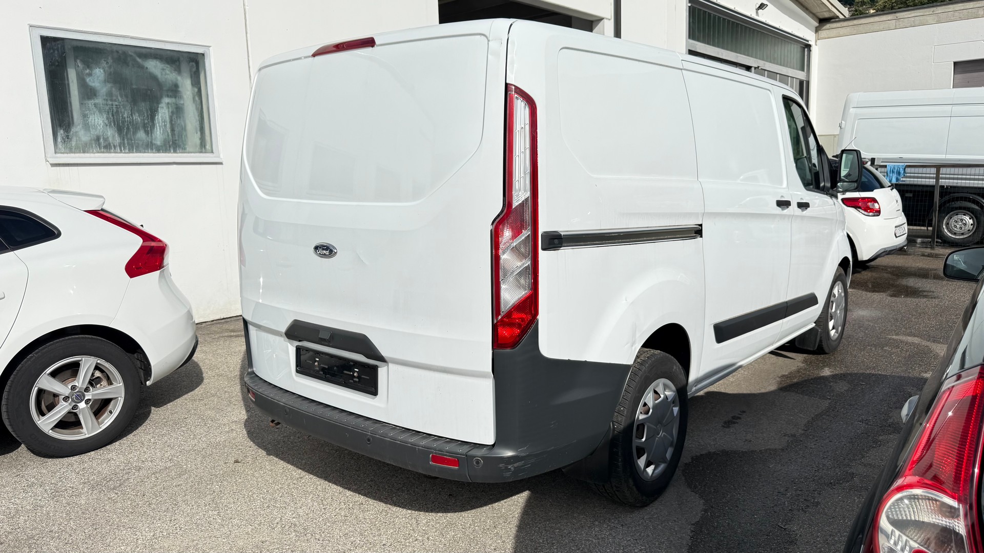 FORD V340 L1H1 Trend 2.0 Automat-image-2