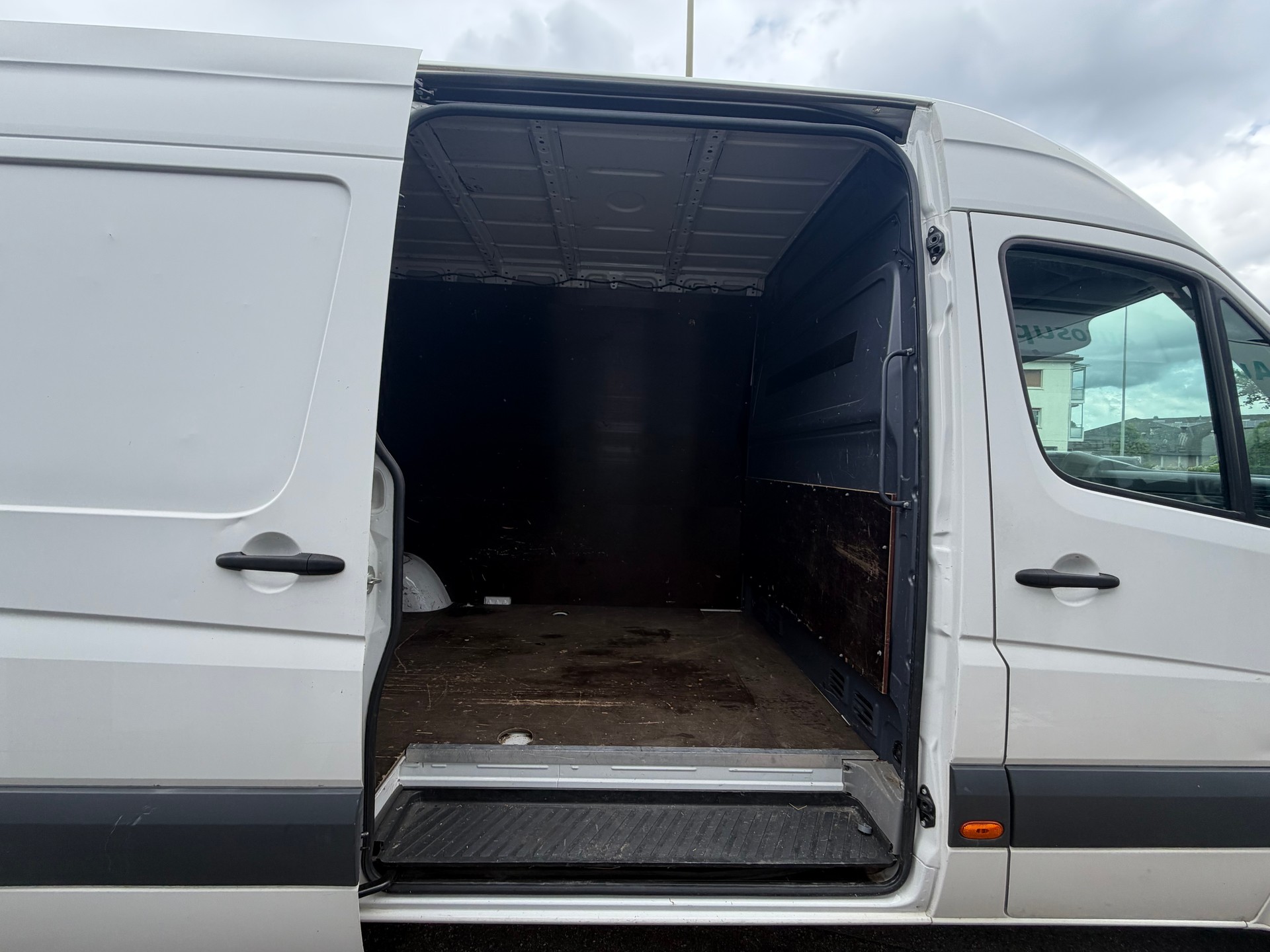 VW Crafter 35 2.0 TDI CR-image-9