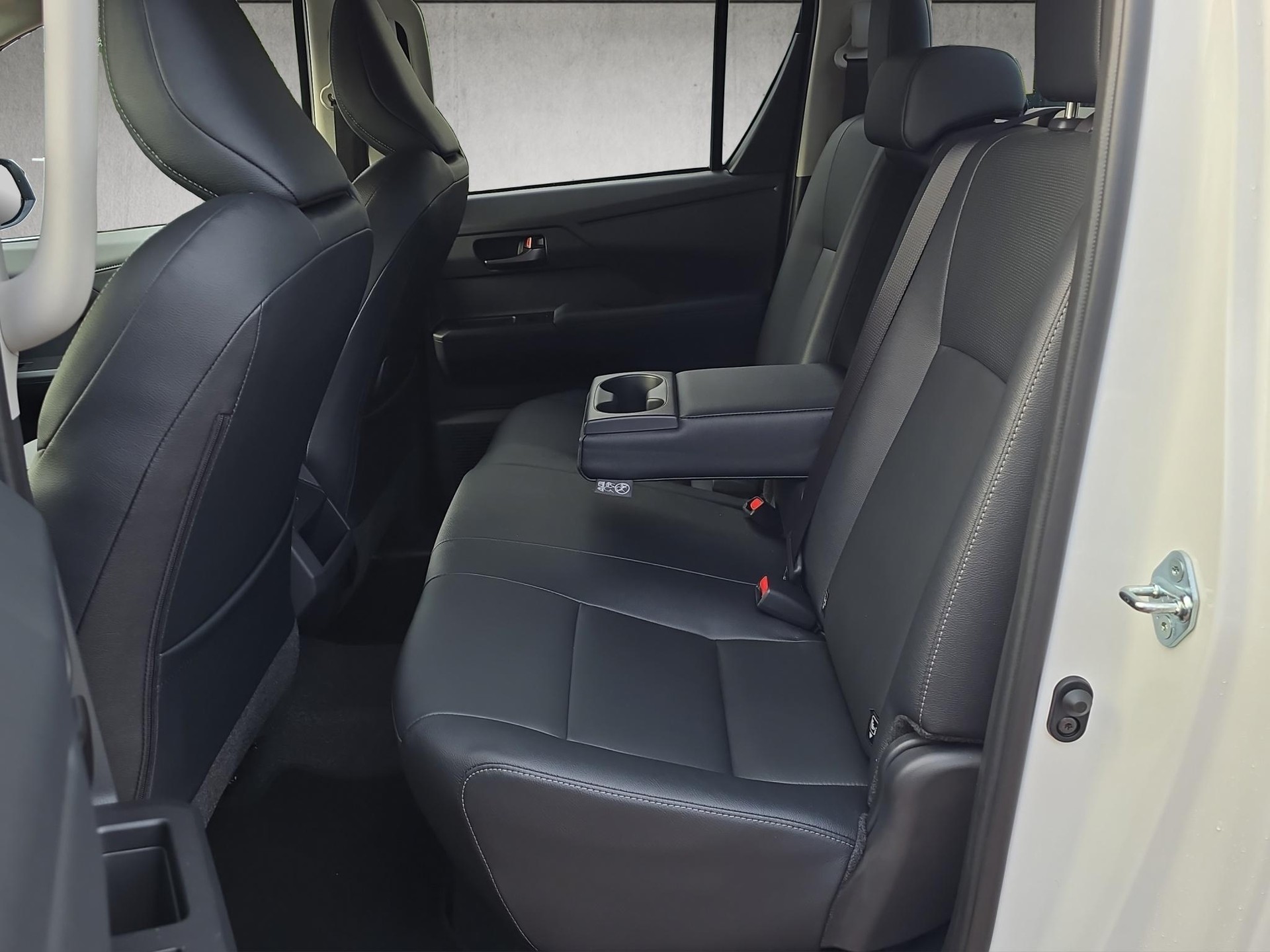 TOYOTA Hilux Double Cab.-Pick-up 59KWh Style-image-11