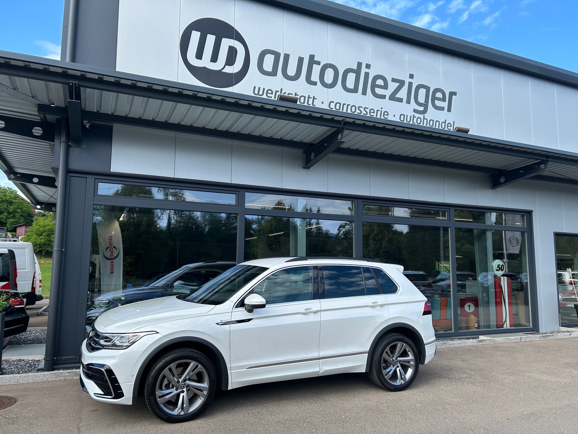 VW Tiguan 2.0 TDI SCR R-Line 4Motion DSG-image-0