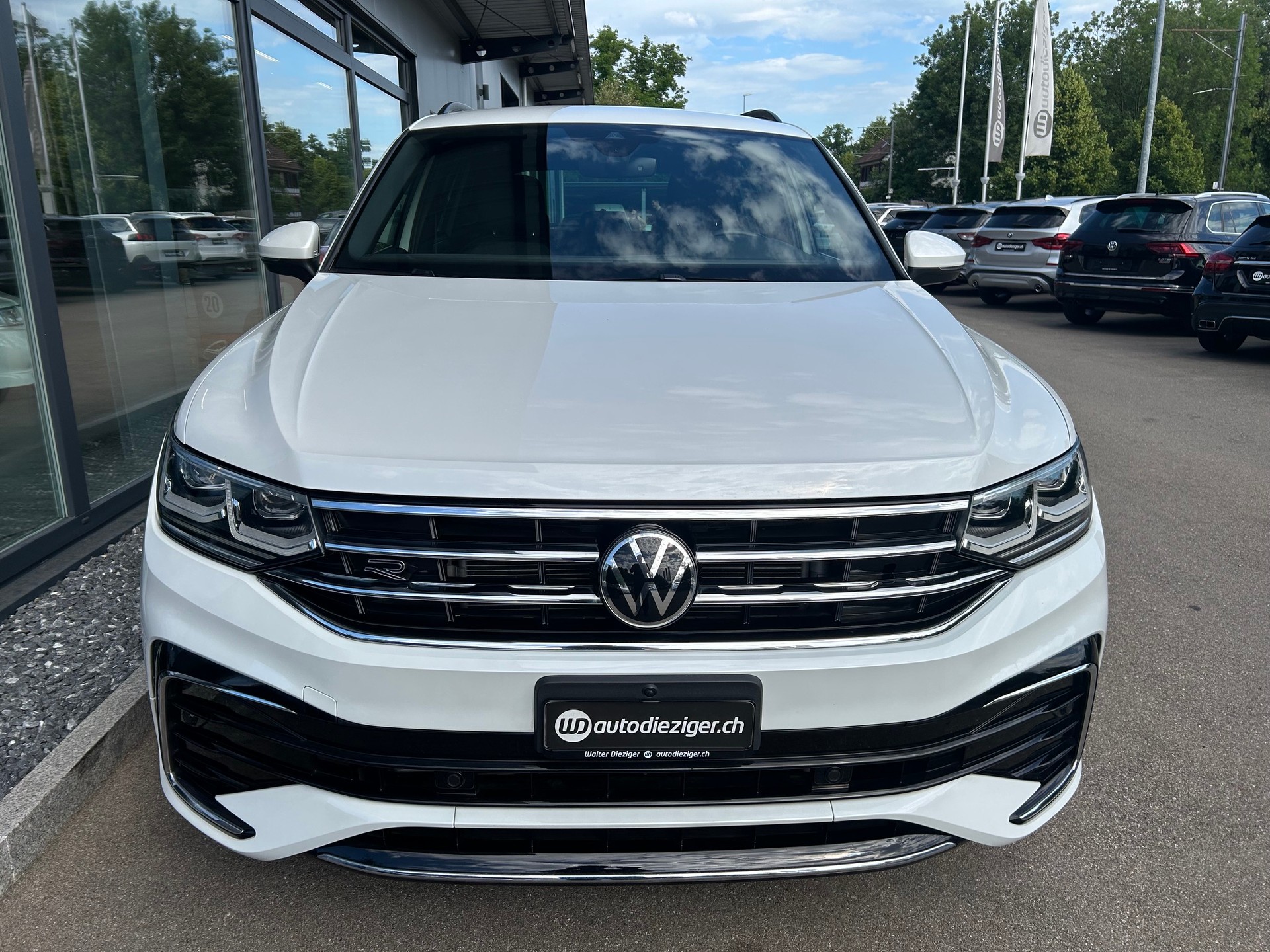 VW Tiguan 2.0 TDI SCR R-Line 4Motion DSG-image-1