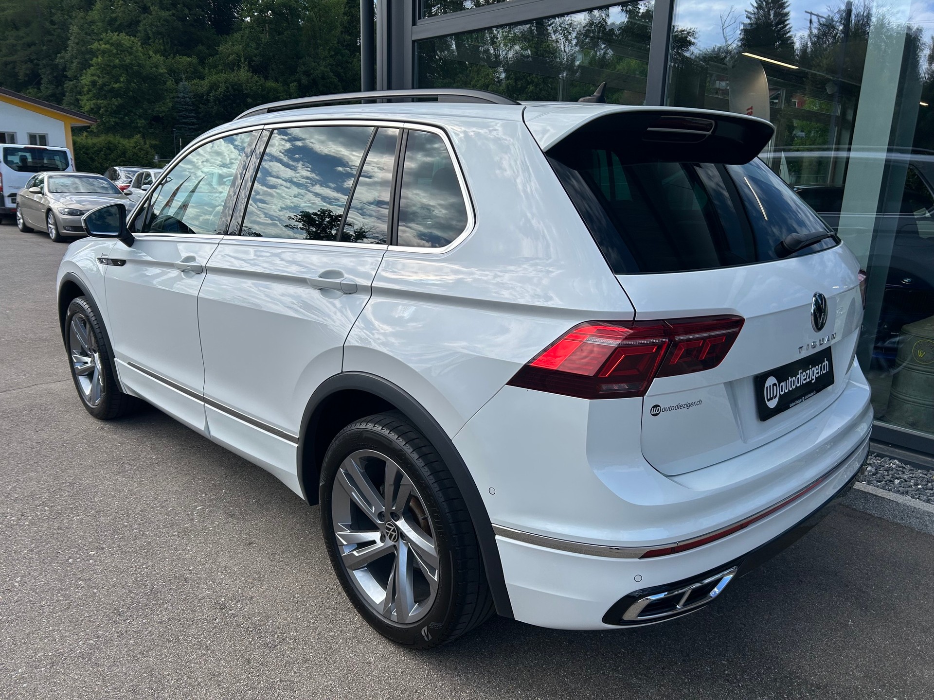 VW Tiguan 2.0 TDI SCR R-Line 4Motion DSG-image-4