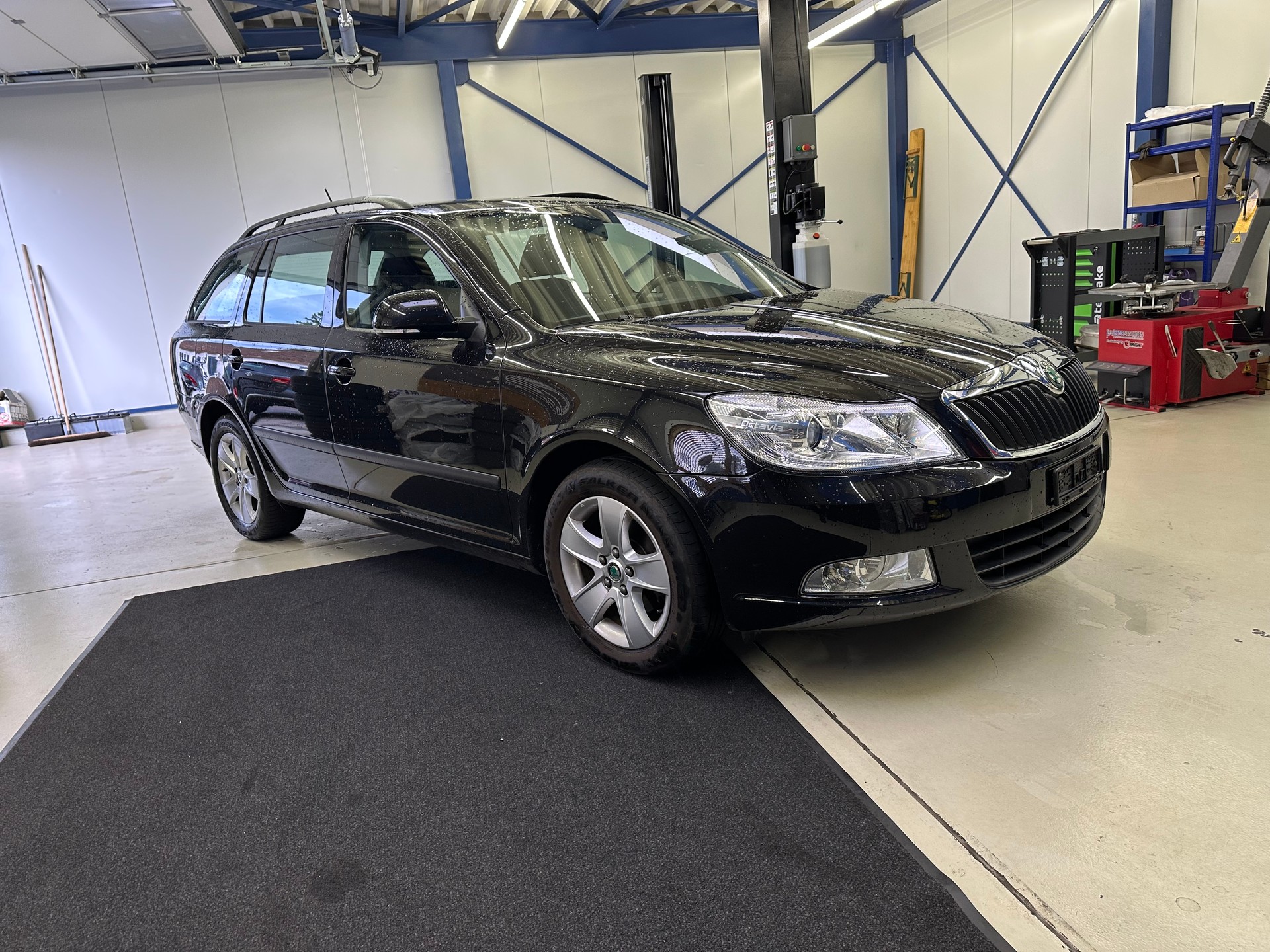 SKODA OCTAVIA-image-1