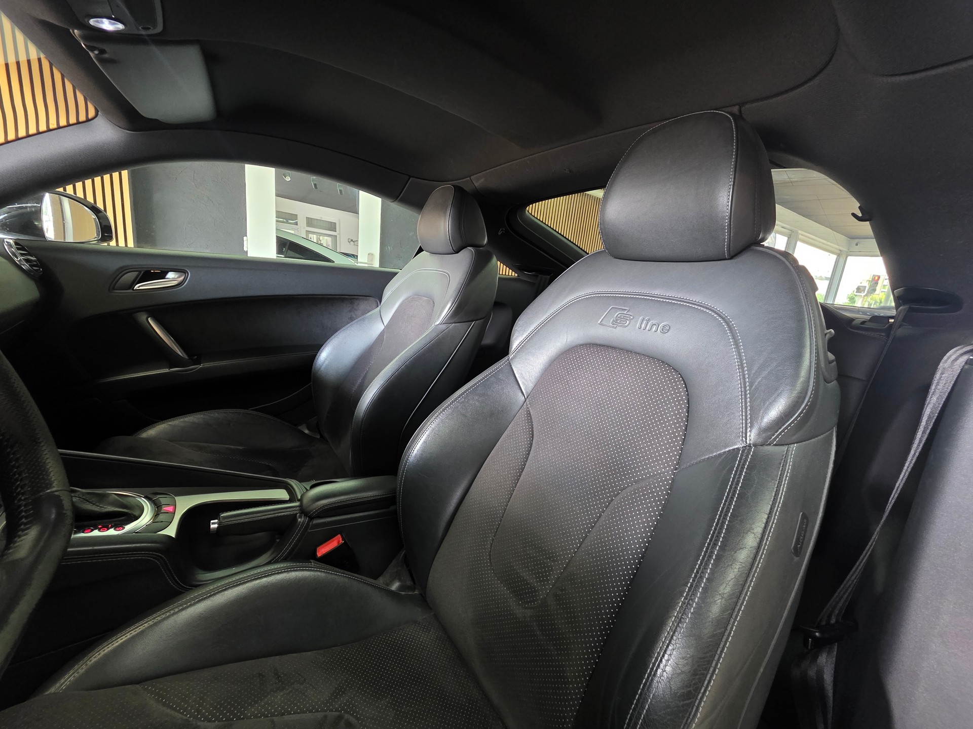 AUDI TT Coupé 2.0 TFSI S-tronic-image-9