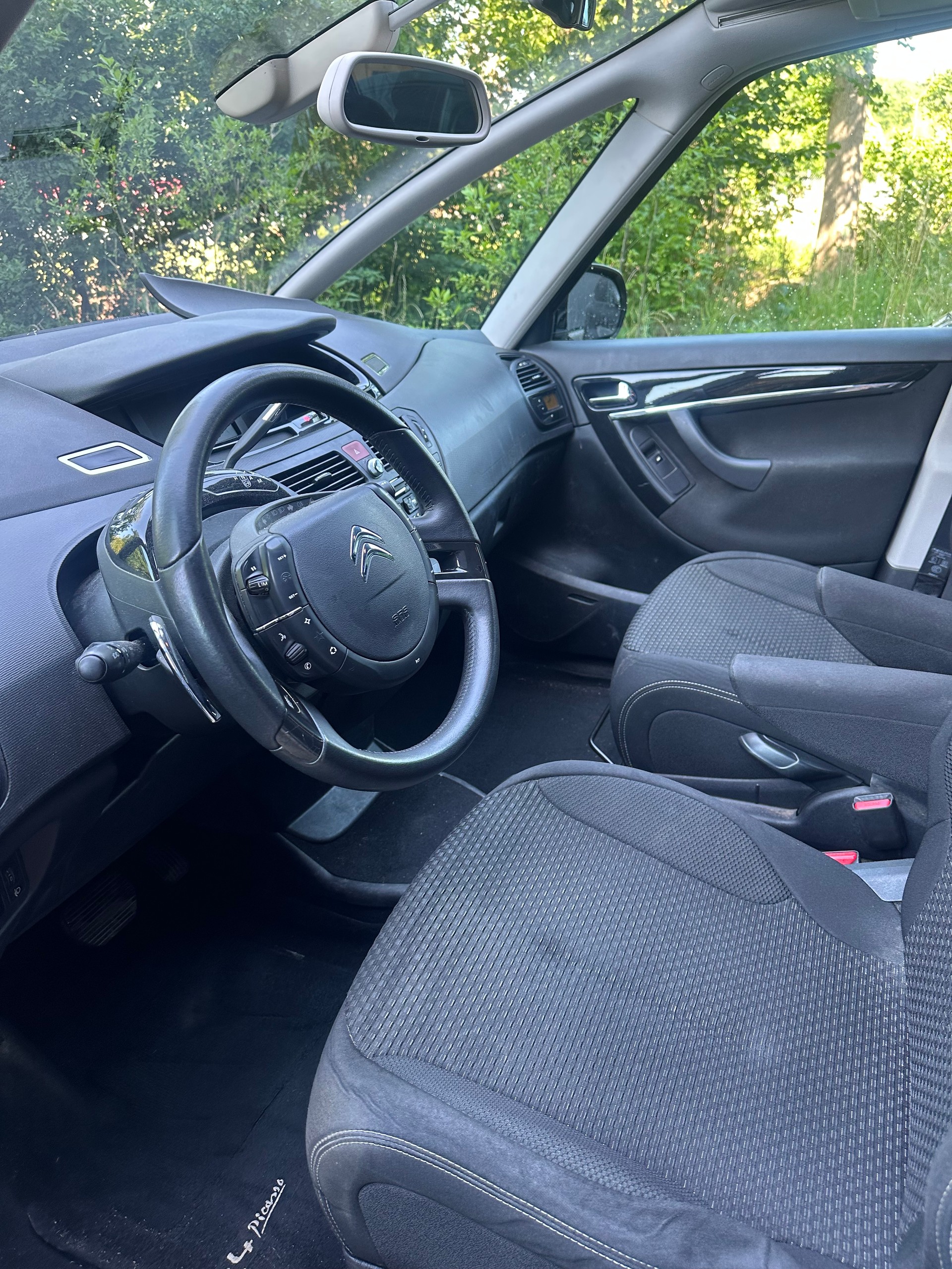 CITROEN Grand C4 Picasso 1.6 HDI 16V Attraction EGS6-image-6