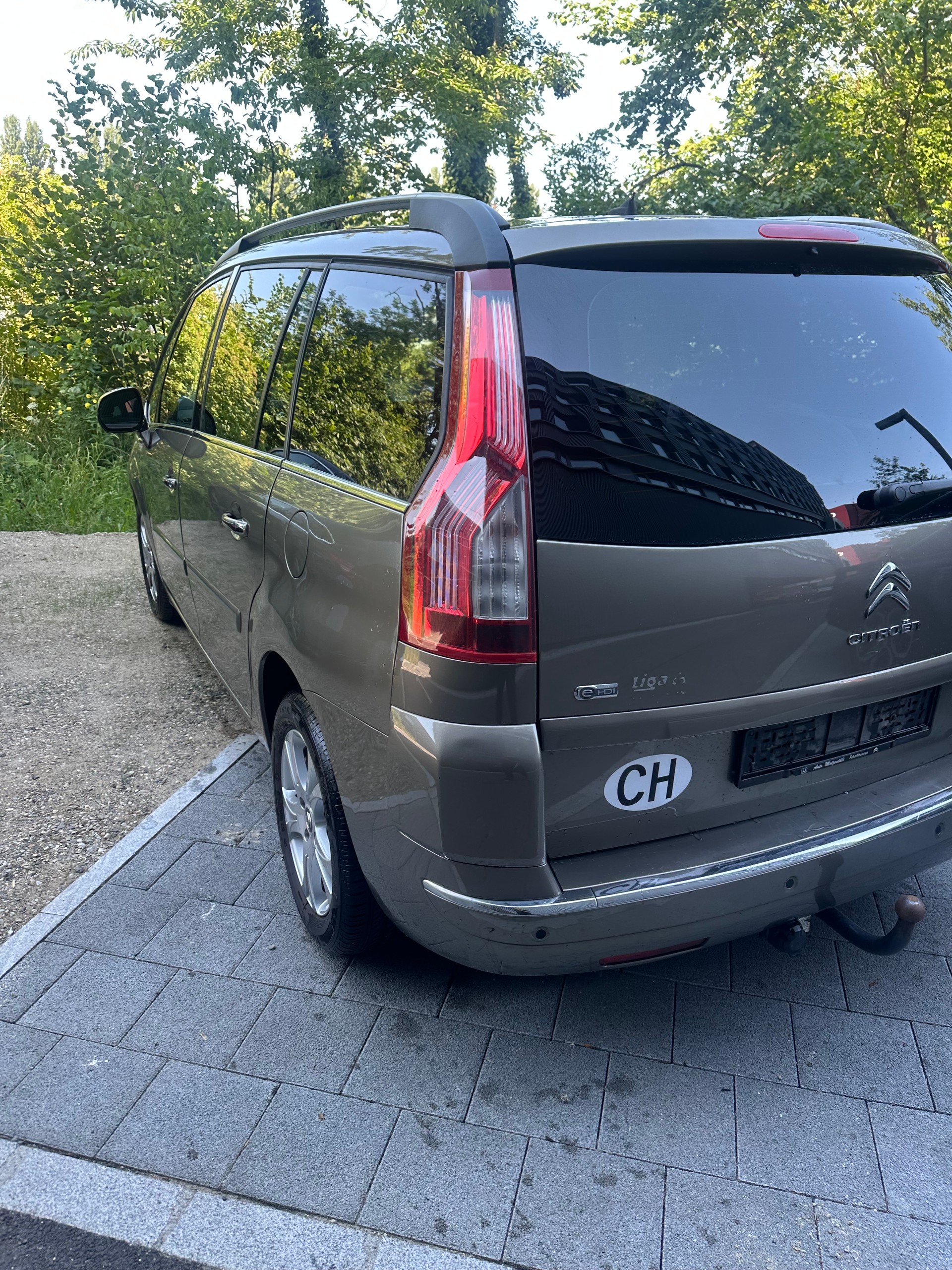 CITROEN Grand C4 Picasso 1.6 HDI 16V Attraction EGS6-image-2