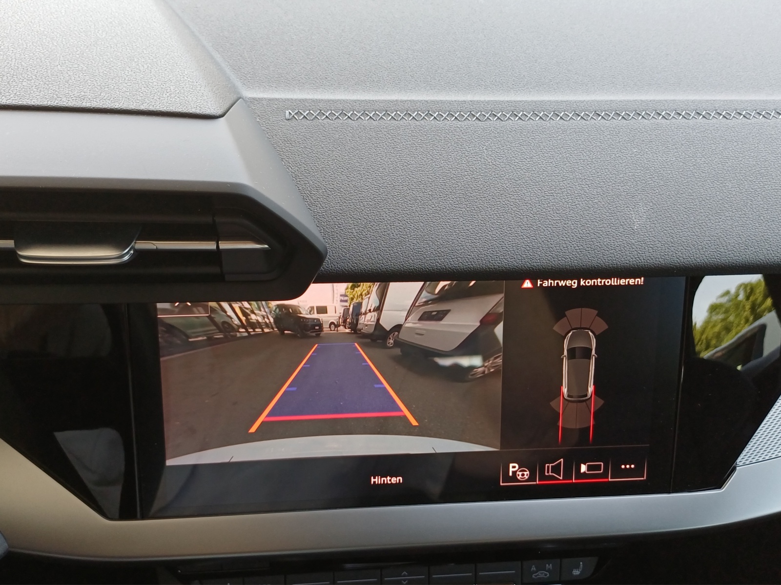 AUDI A3 Sportback 35 TFSI S line Attraction S-tronic-image-15