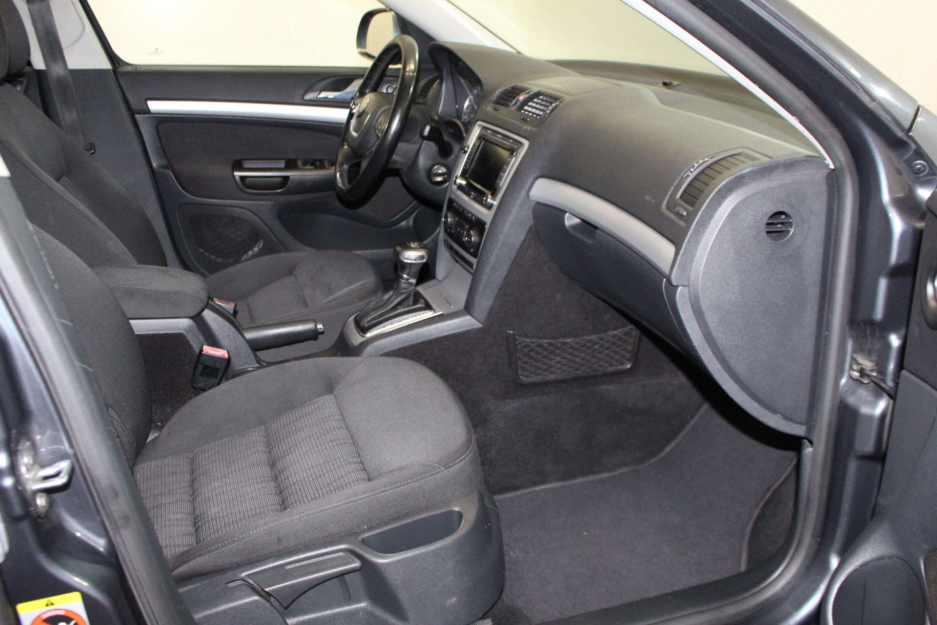 SKODA Octavia Combi 1.9 TDI Elegance DSG-image-10