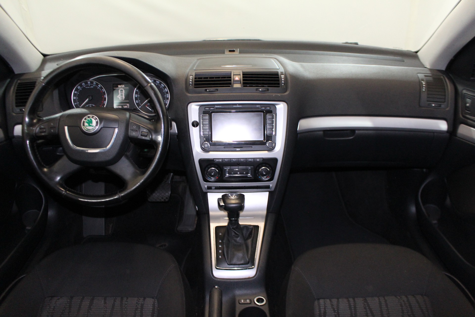 SKODA Octavia Combi 1.9 TDI Elegance DSG-image-12