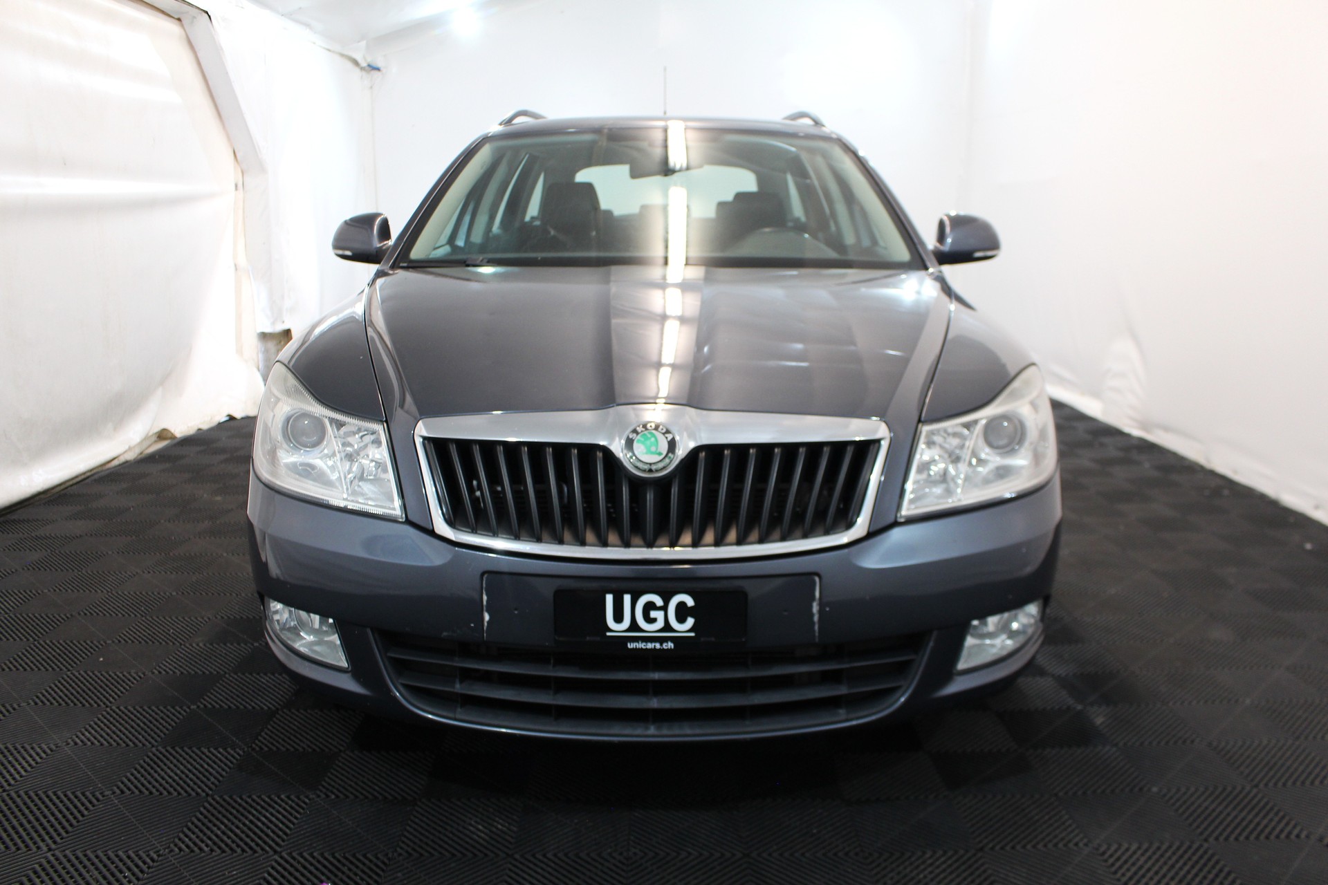 SKODA Octavia Combi 1.9 TDI Elegance DSG-image-1