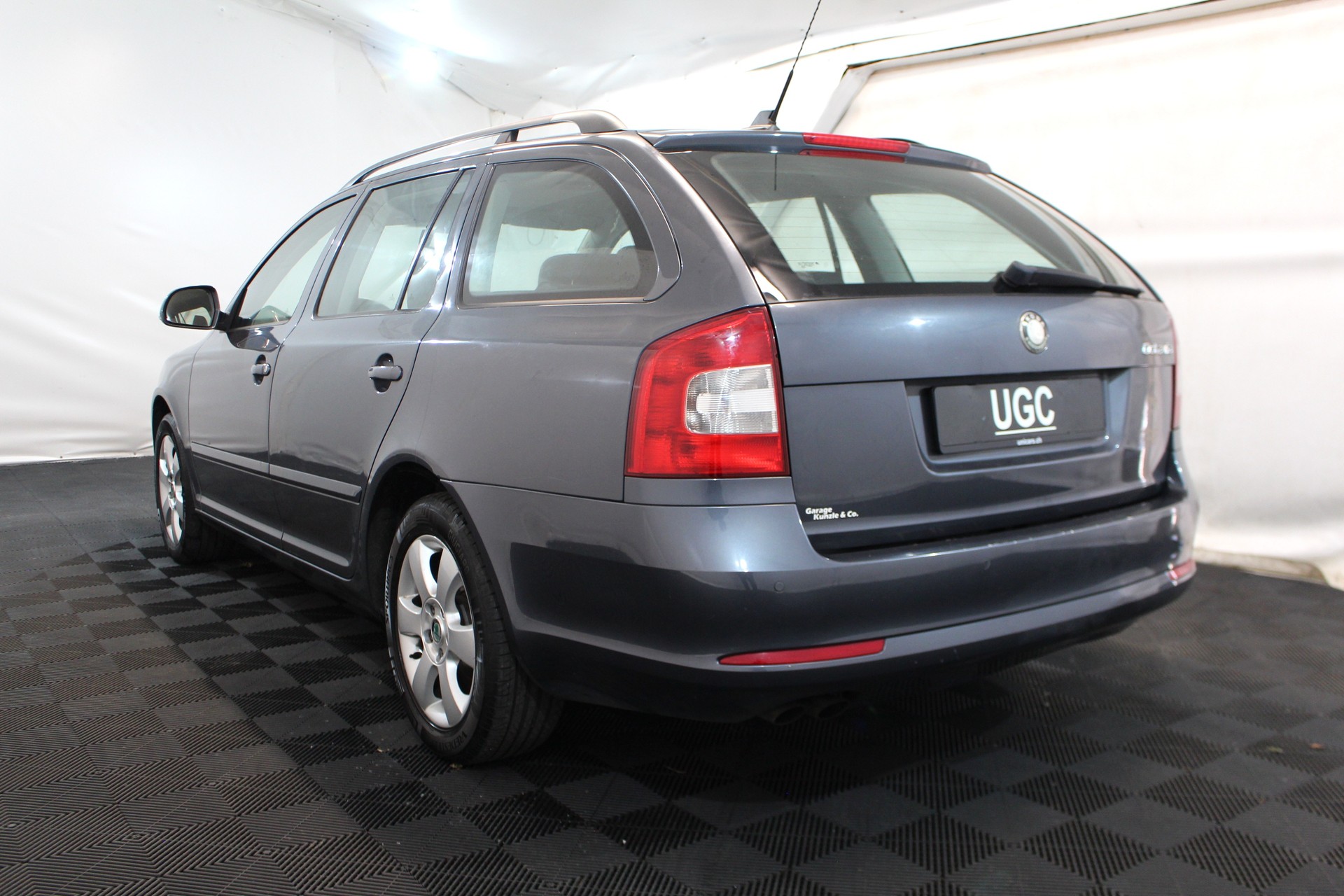 SKODA Octavia Combi 1.9 TDI Elegance DSG-image-3