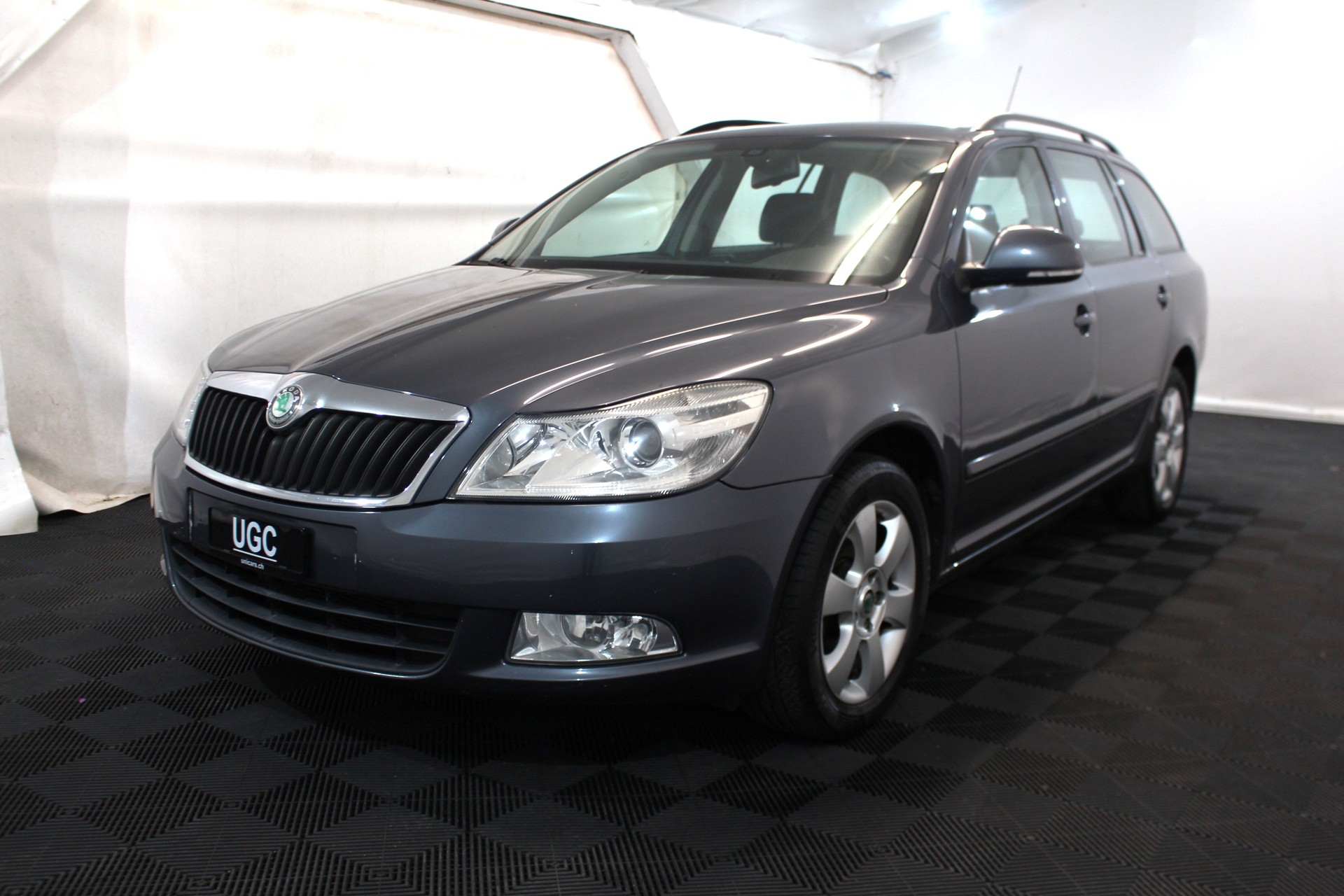 SKODA Octavia Combi 1.9 TDI Elegance DSG-image-2