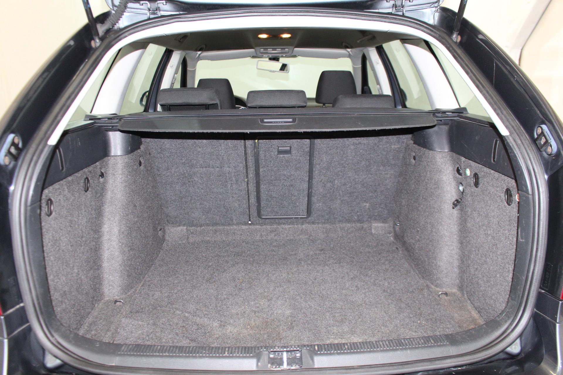 SKODA Octavia Combi 1.9 TDI Elegance DSG-image-8