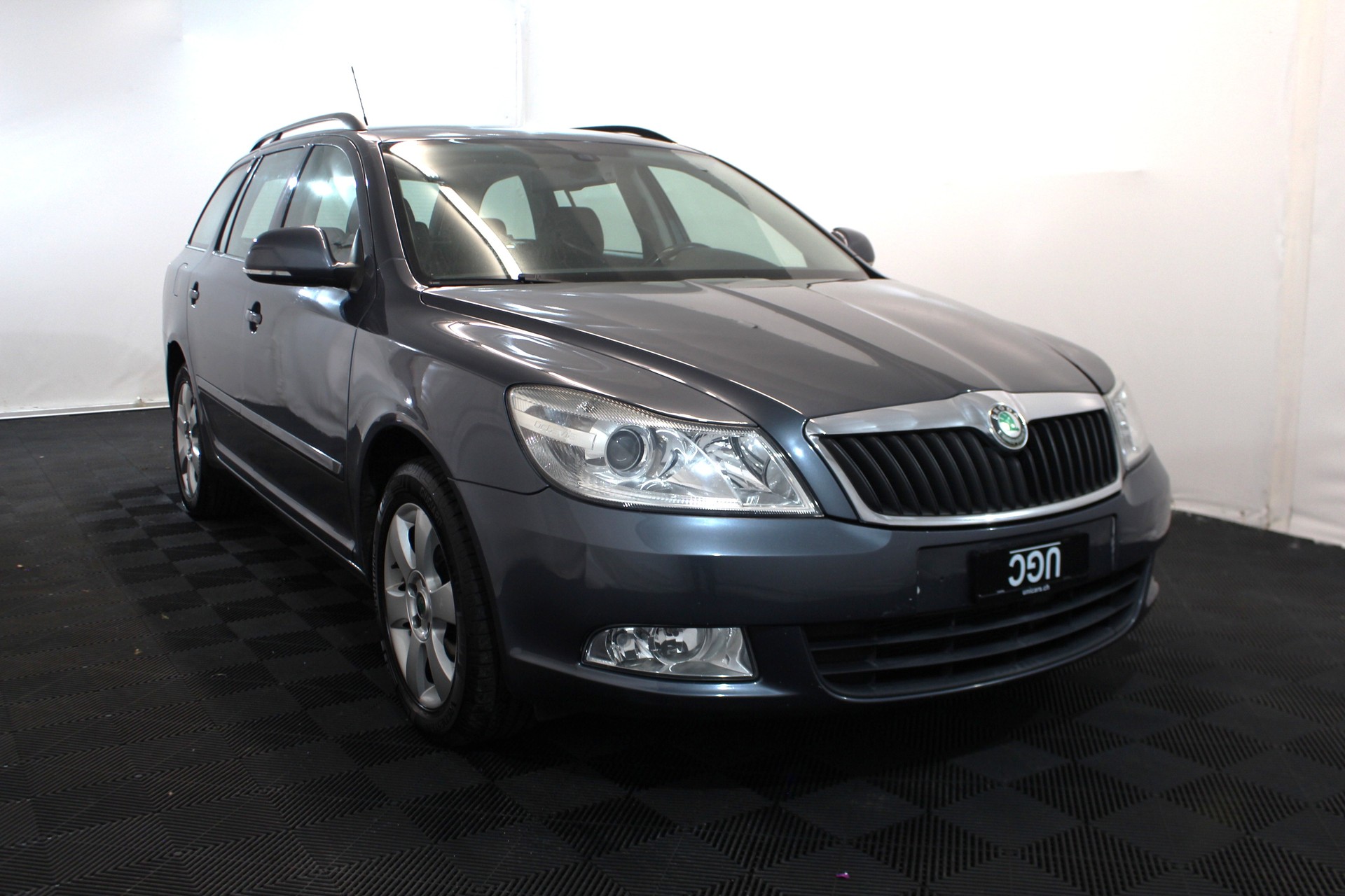 SKODA Octavia Combi 1.9 TDI Elegance DSG-image-0