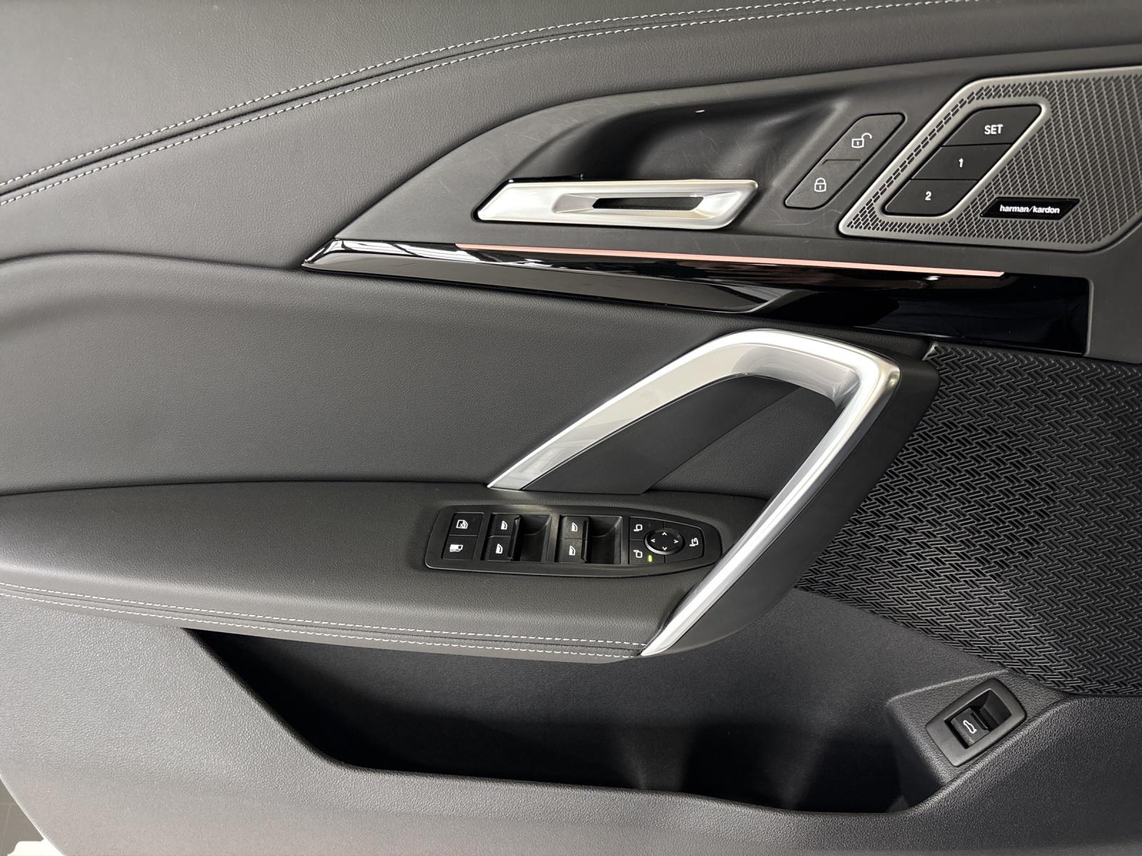 BMW X1 30e xDrive paddles-image-8