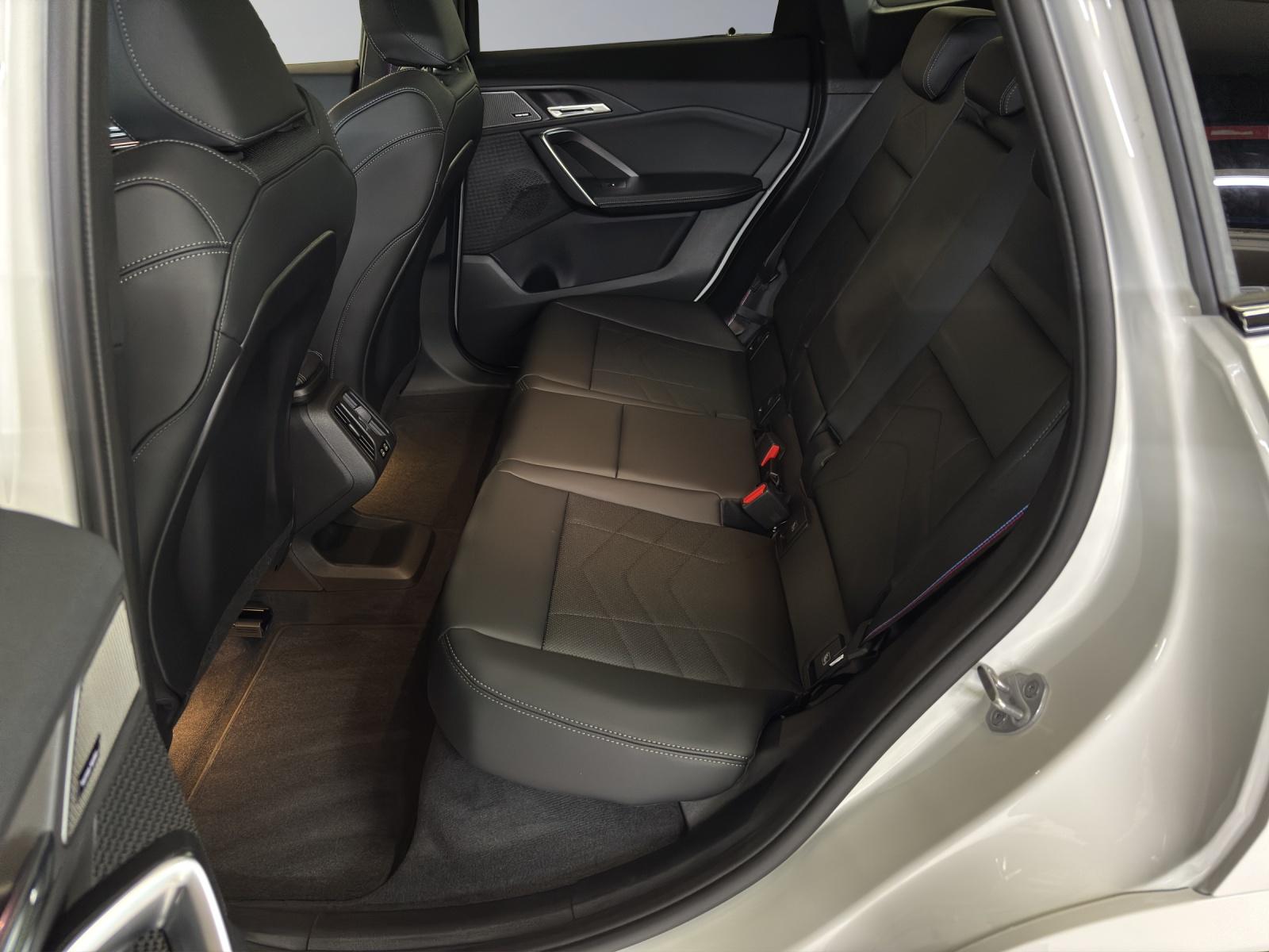 BMW X1 30e xDrive paddles-image-9