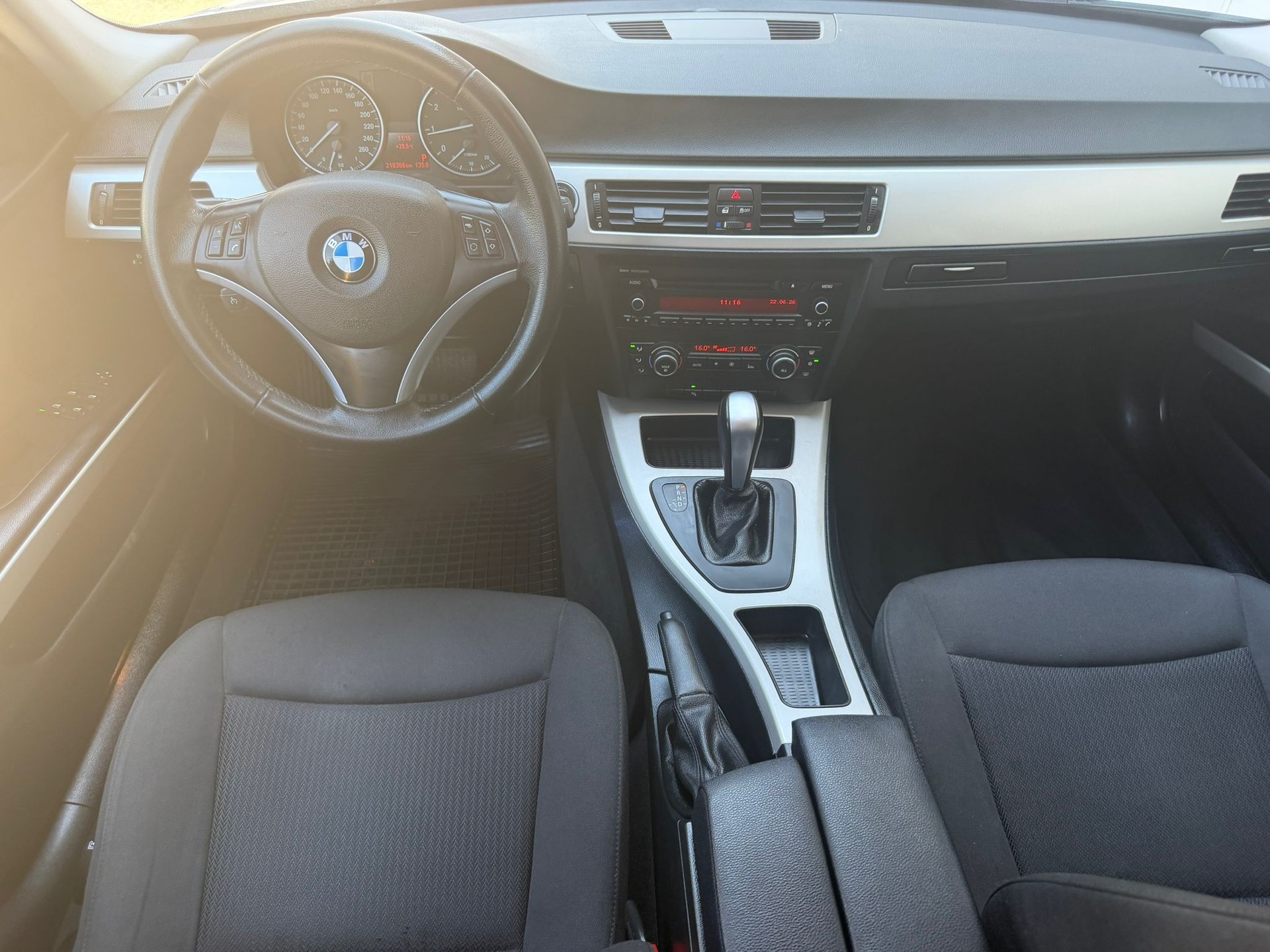 BMW 320i Touring Steptronic-image-6