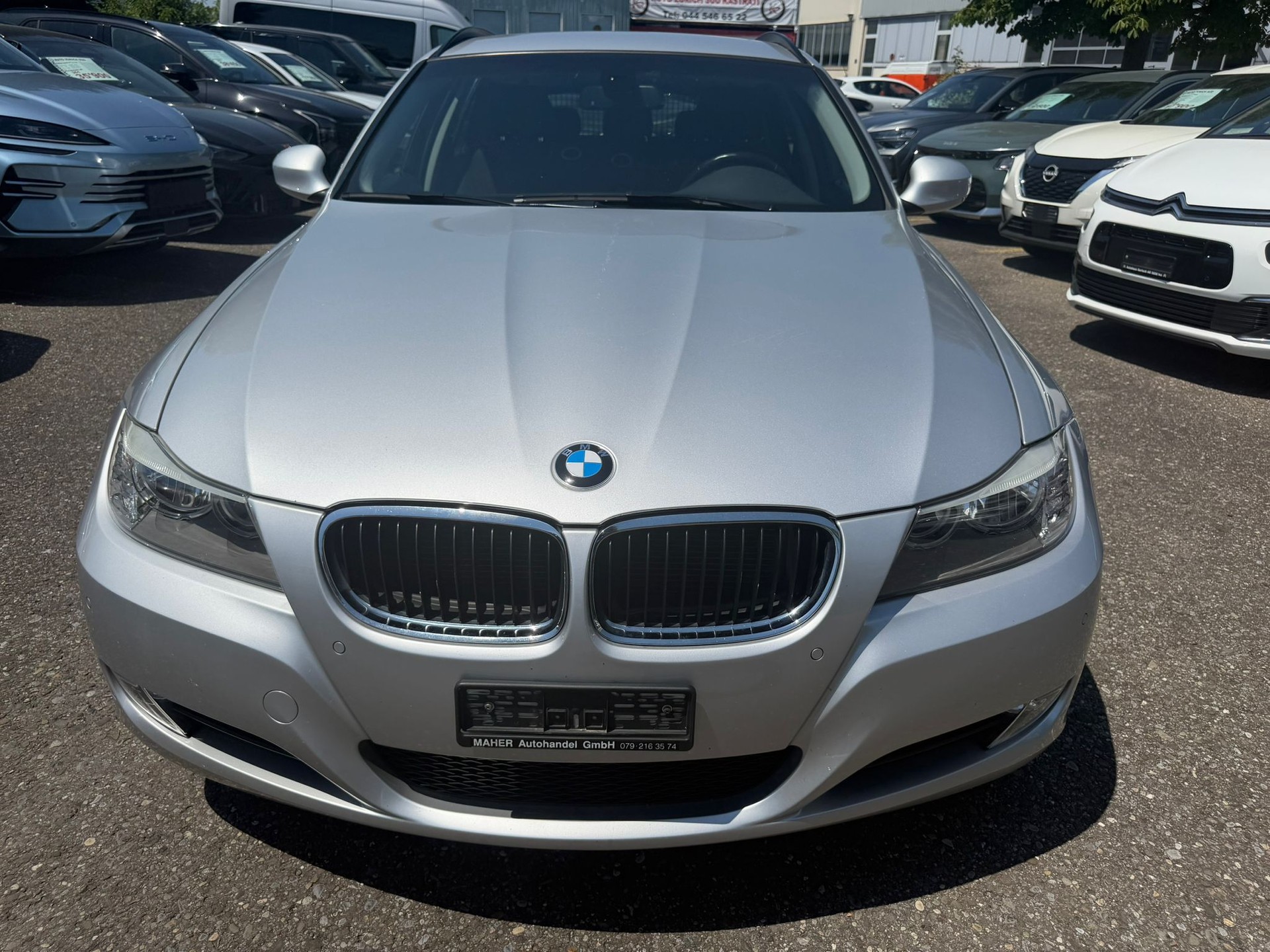 BMW 320i Touring Steptronic-image-4