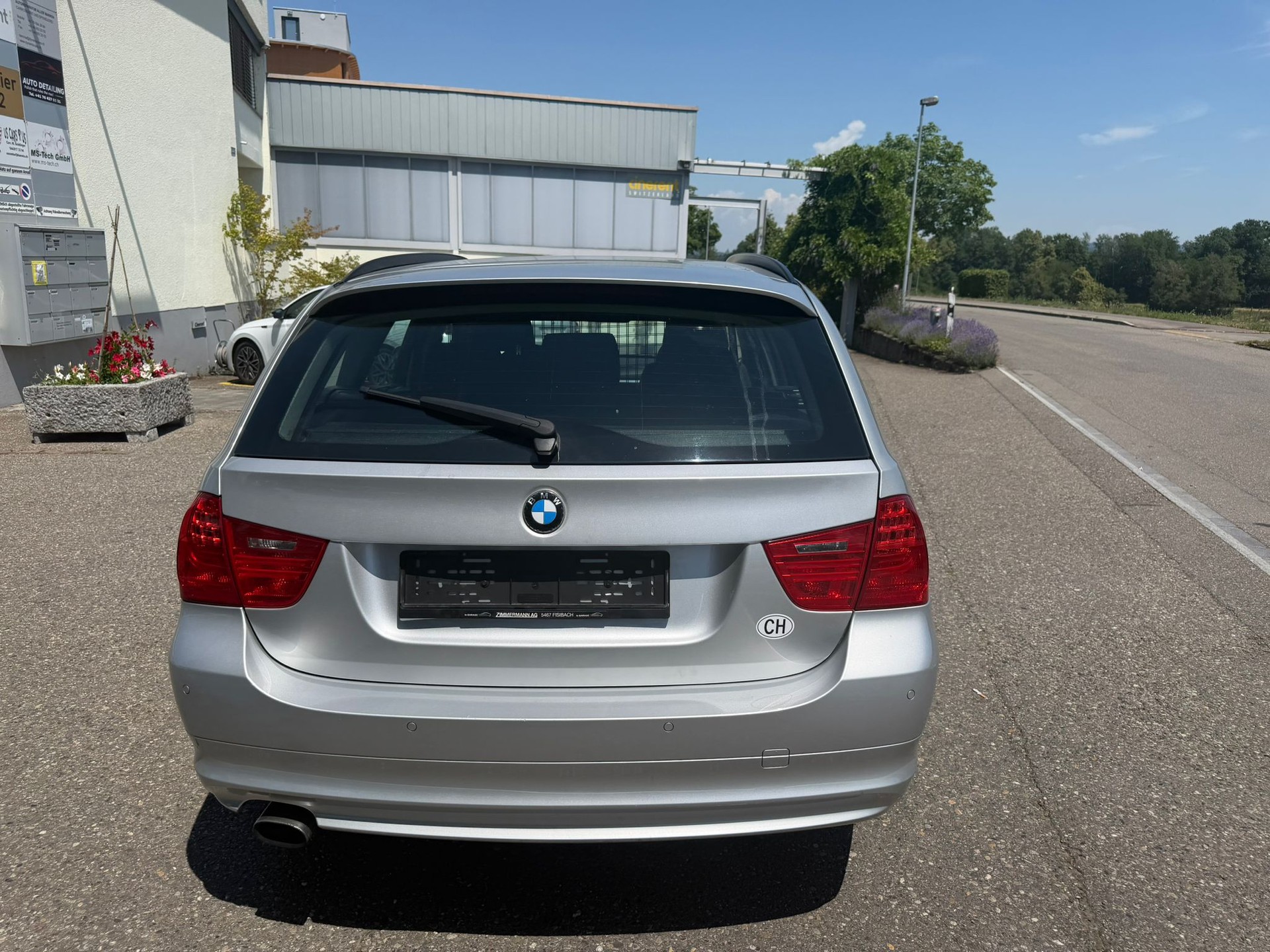 BMW 320i Touring Steptronic-image-5