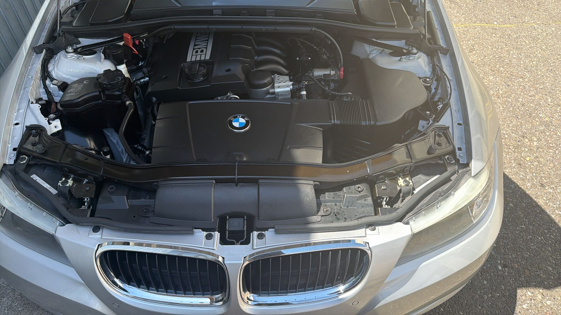 BMW 320i Touring Steptronic-image-8