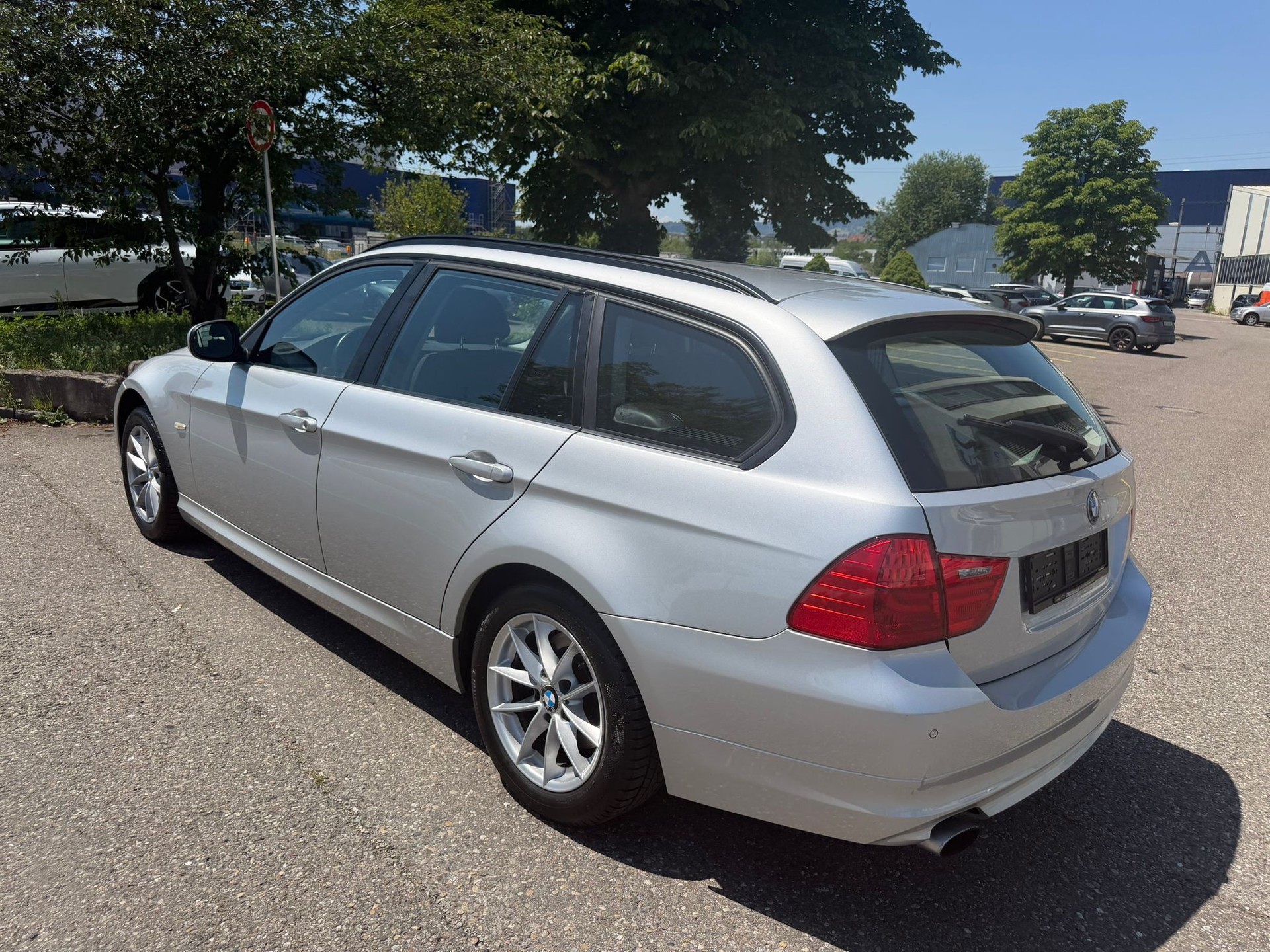BMW 320i Touring Steptronic-image-0