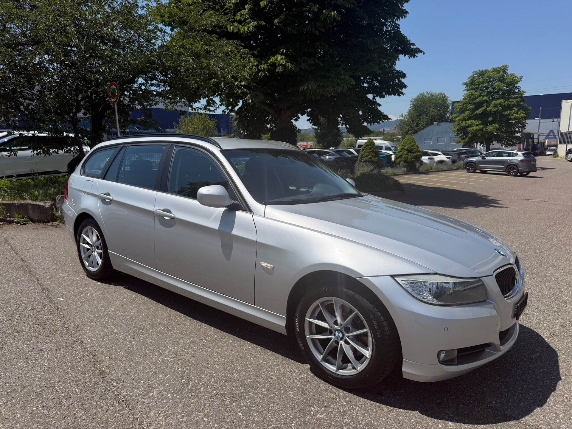 BMW 320i Touring Steptronic-image-2