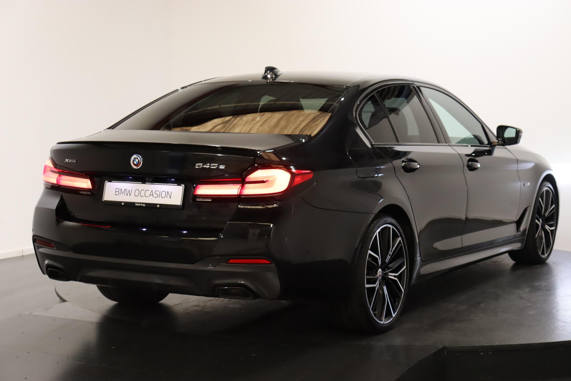 BMW 545e xDrive SAG-showroom-element-3