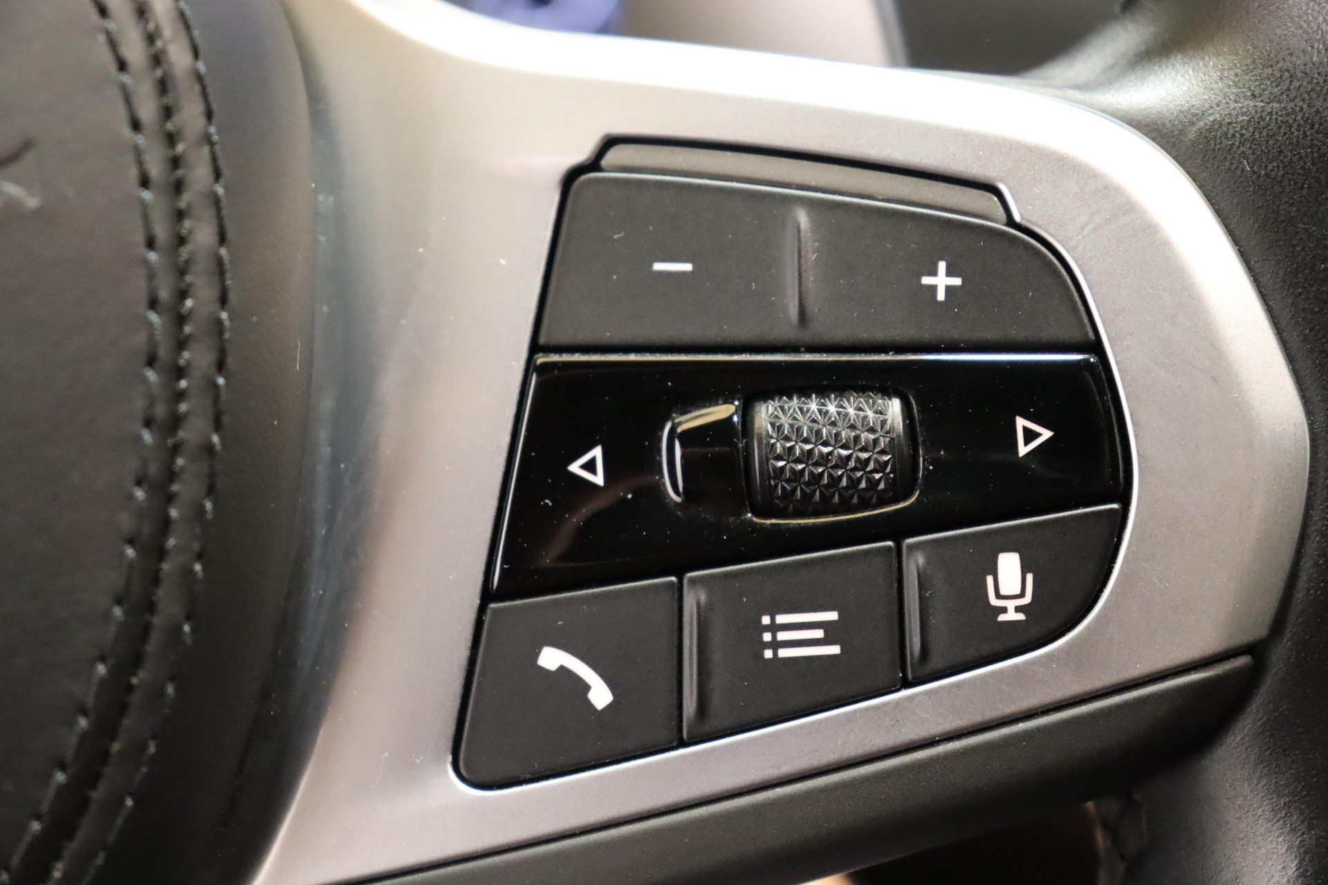 BMW 545e xDrive SAG-image-18