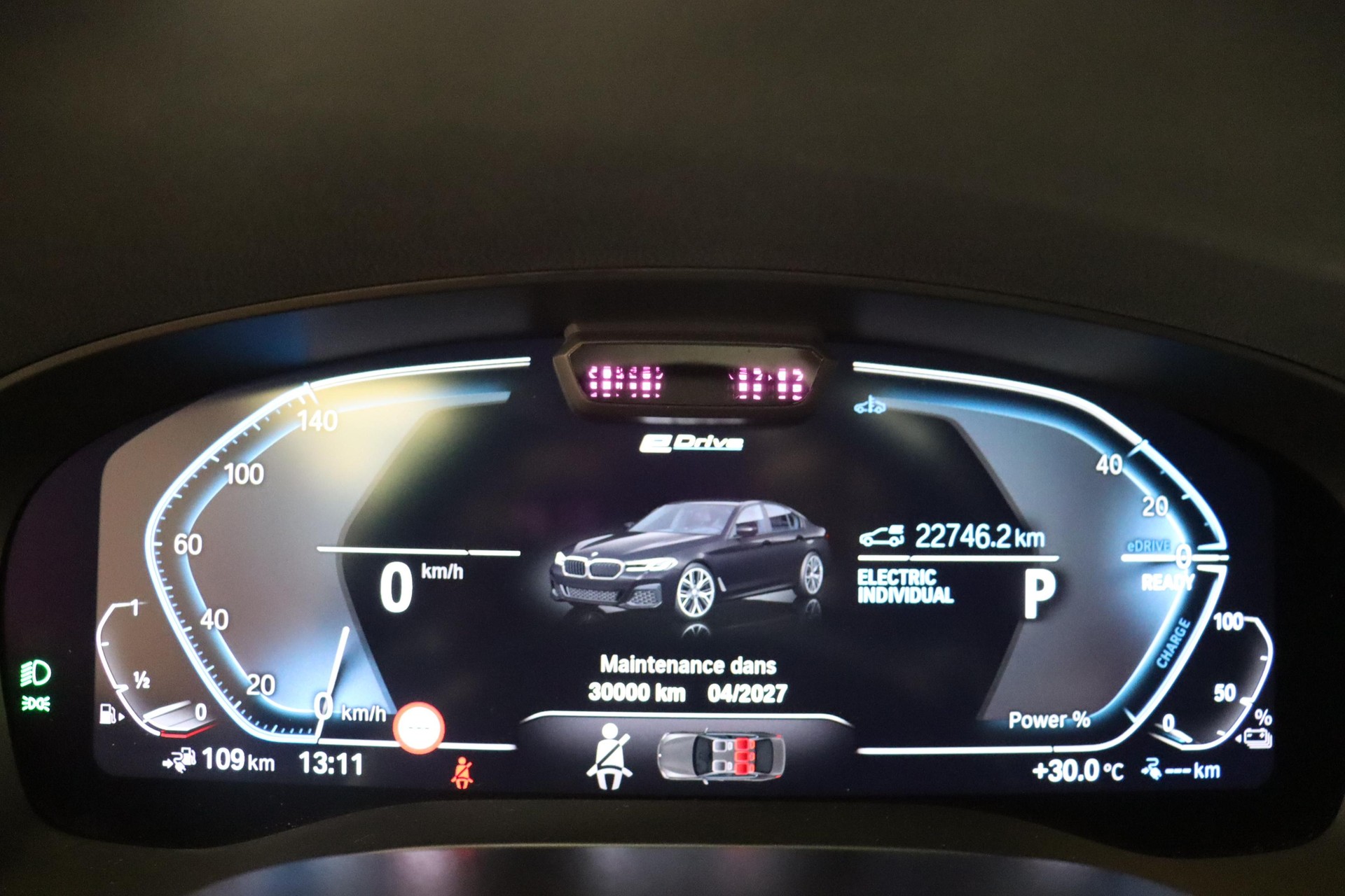 BMW 545e xDrive SAG-image-12