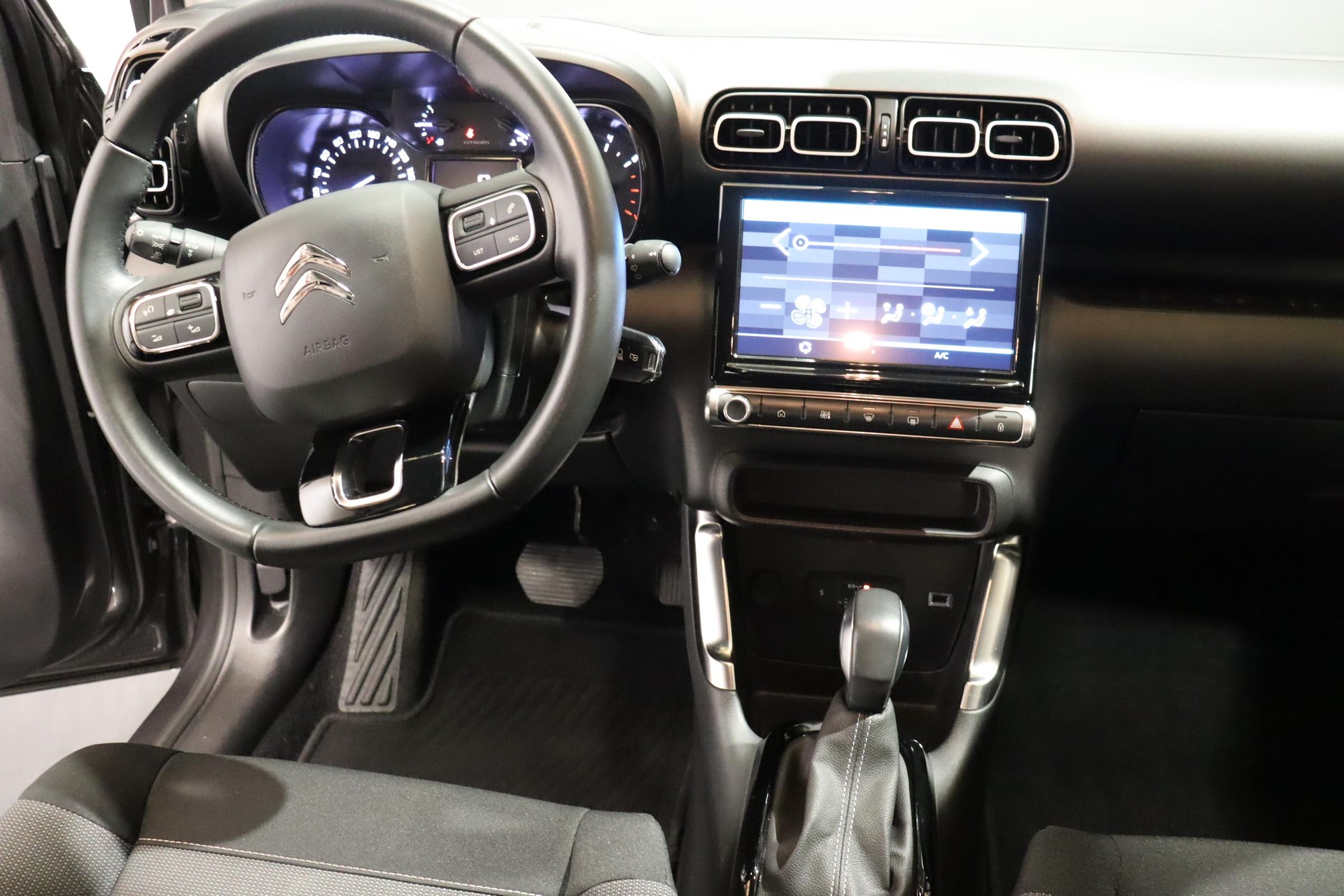 CITROEN C3 Aircross 1.2 PureTech 130 Swiss Edition-image-7