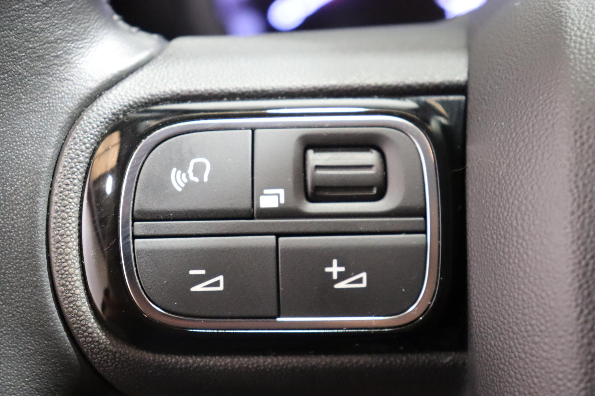 CITROEN C3 Aircross 1.2 PureTech 130 Swiss Edition-image-8