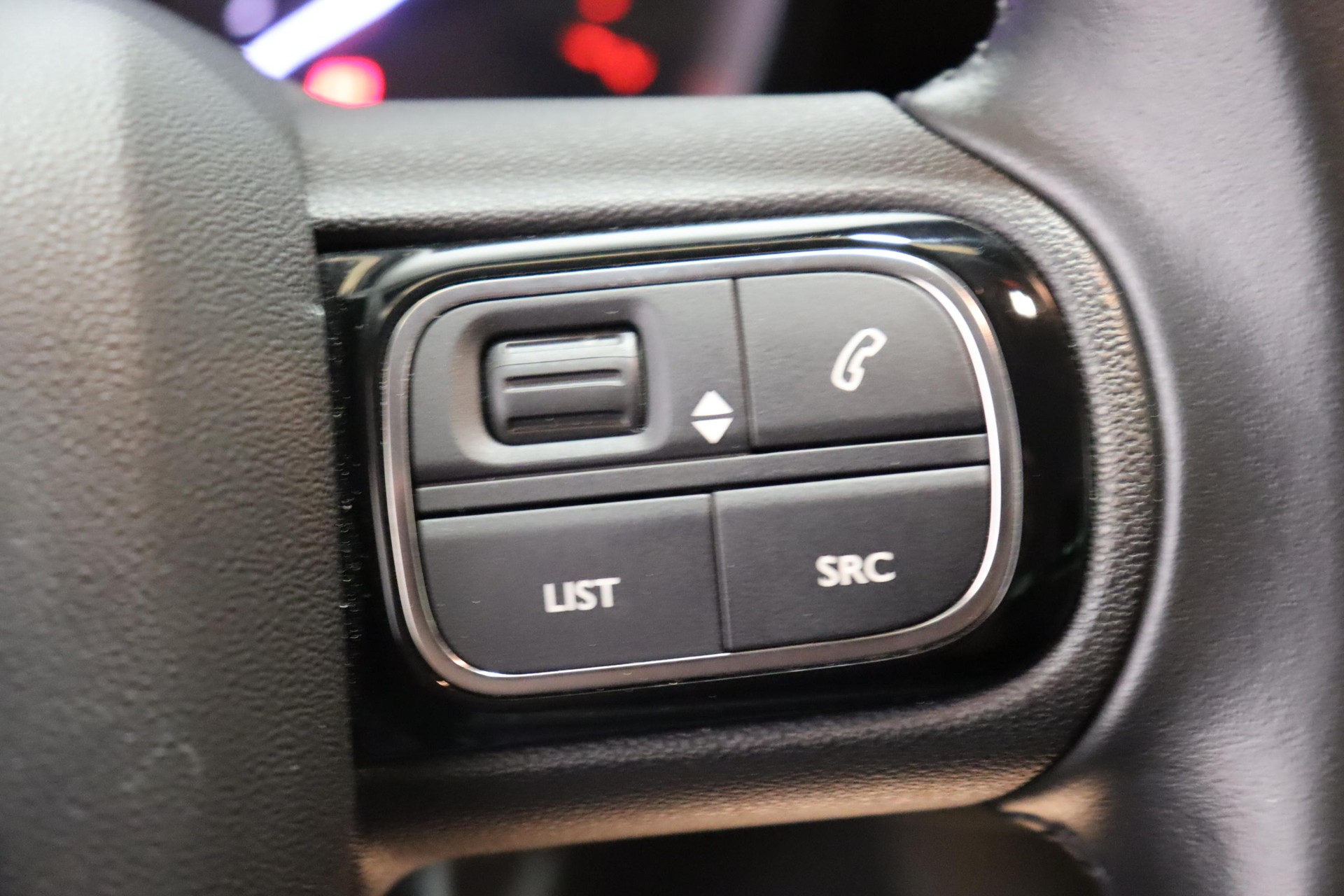 CITROEN C3 Aircross 1.2 PureTech 130 Swiss Edition-image-9