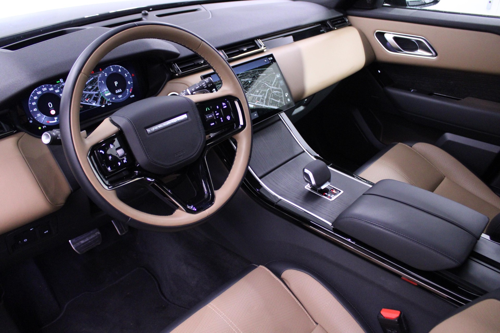 LAND ROVER Range Rover Velar 2.0 P400e R-Dynamic HSE-image-6
