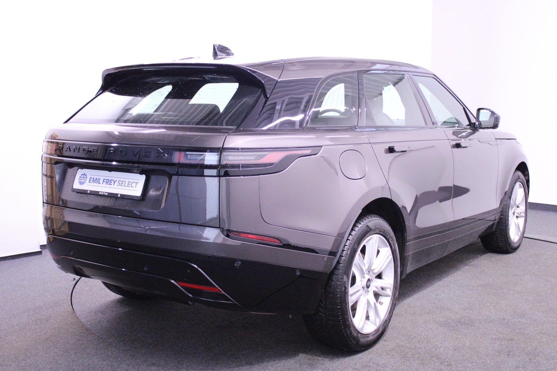 LAND ROVER Range Rover Velar 2.0 P400e R-Dynamic HSE / Herbstprämie von 500-2000 CHF oder 1.99% Leasing-Aktion auf Occasions-Fahrzeuge-image-3