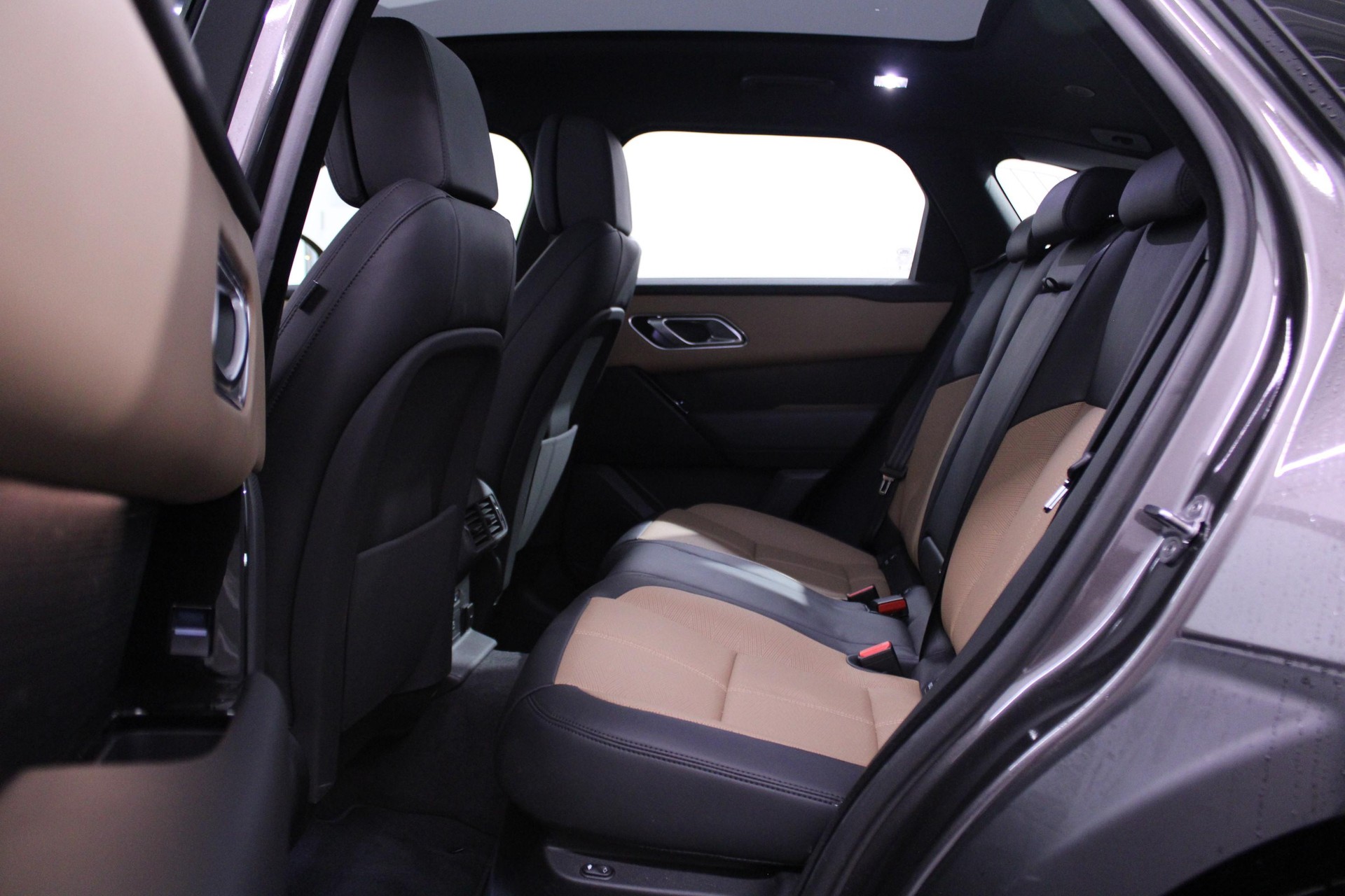 LAND ROVER Range Rover Velar 2.0 P400e R-Dynamic HSE-image-9